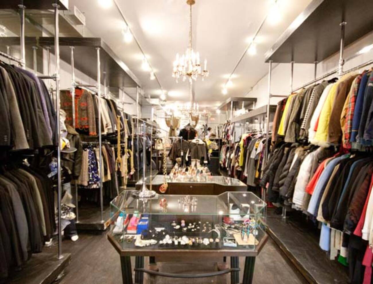 Designer consignment boutique a hit on Queen West