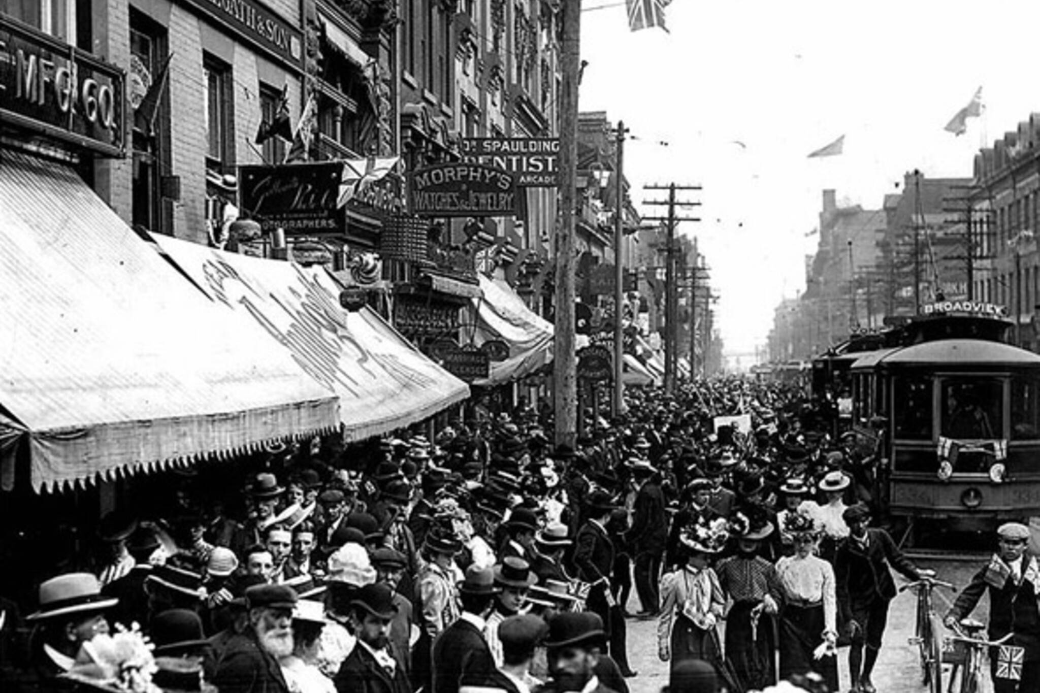 Май 1900. Торонто 1900. Торонто старые фото. Ванкувер 1900. Толпа 1900.
