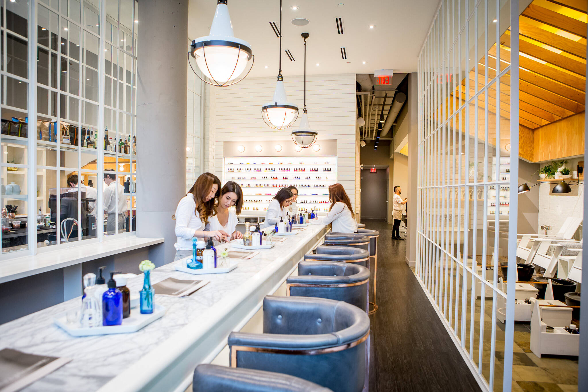 Best salons for nail extensions in Alloa, Toronto