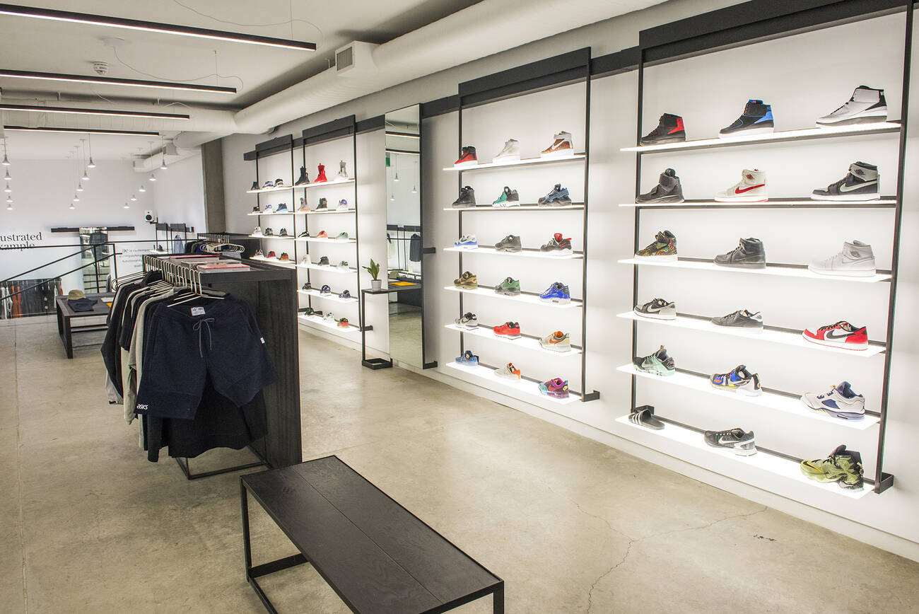 The shoes store. Sneakers магазин. Shoes shop Design. Shoes Store Interior. Sneakers Museum помещение.