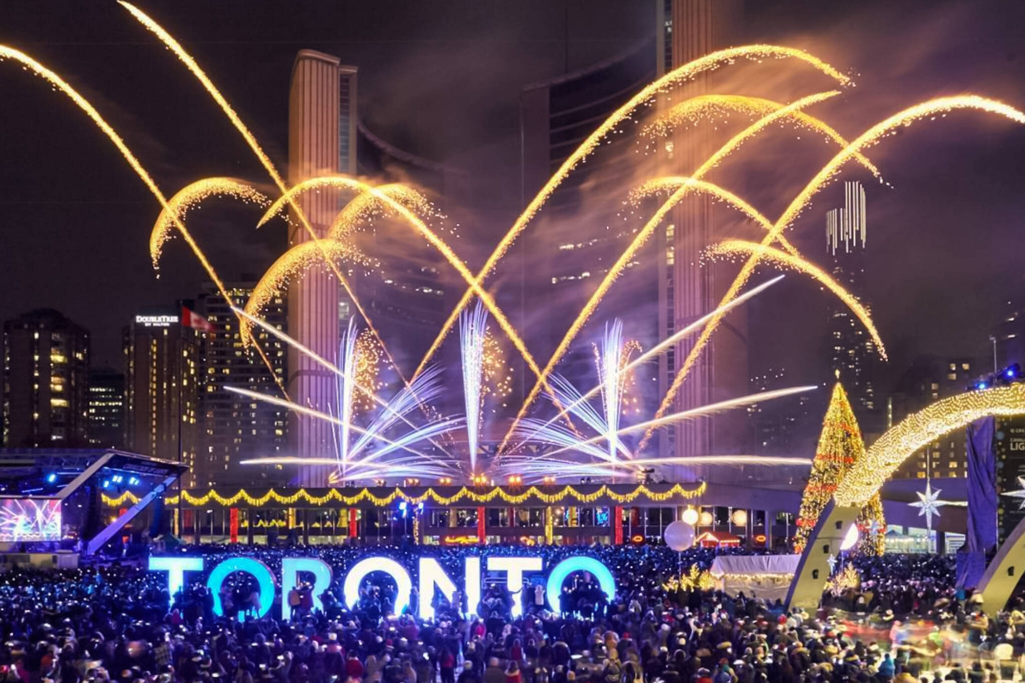 10 dazzling holiday lights ceremonies in Toronto for 2017