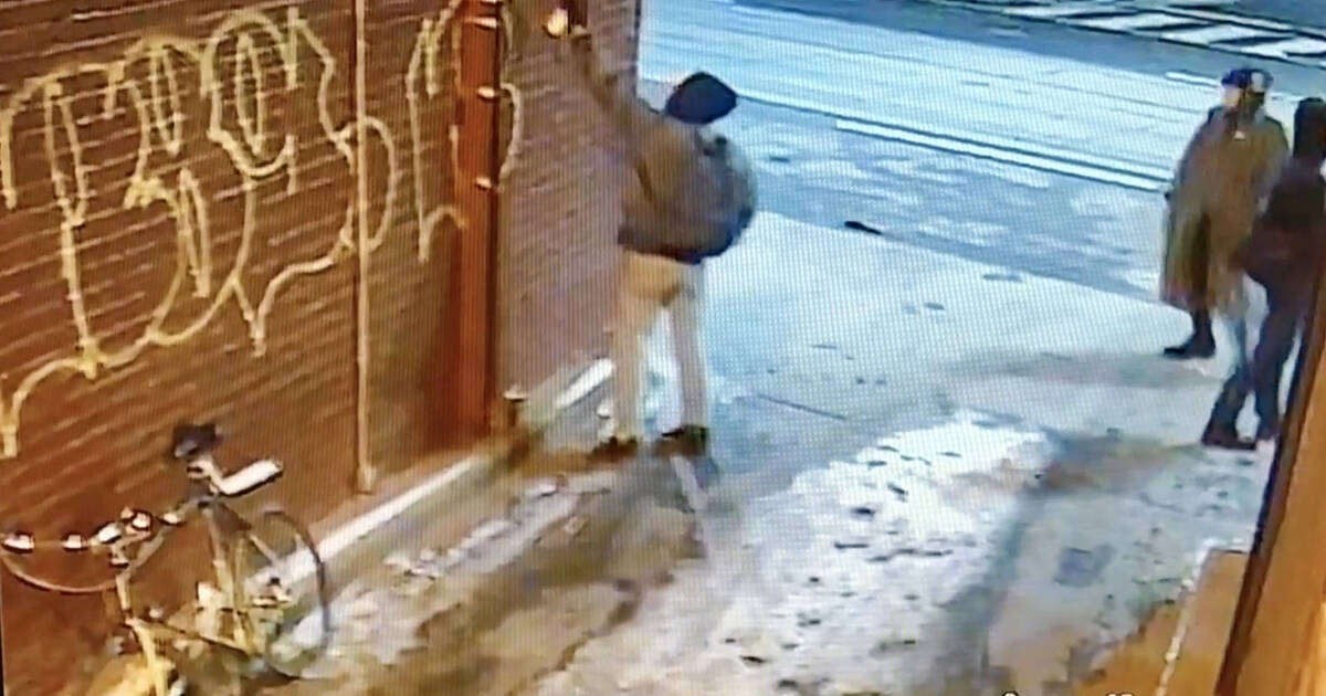 Toronto graffiti taggers caught on video