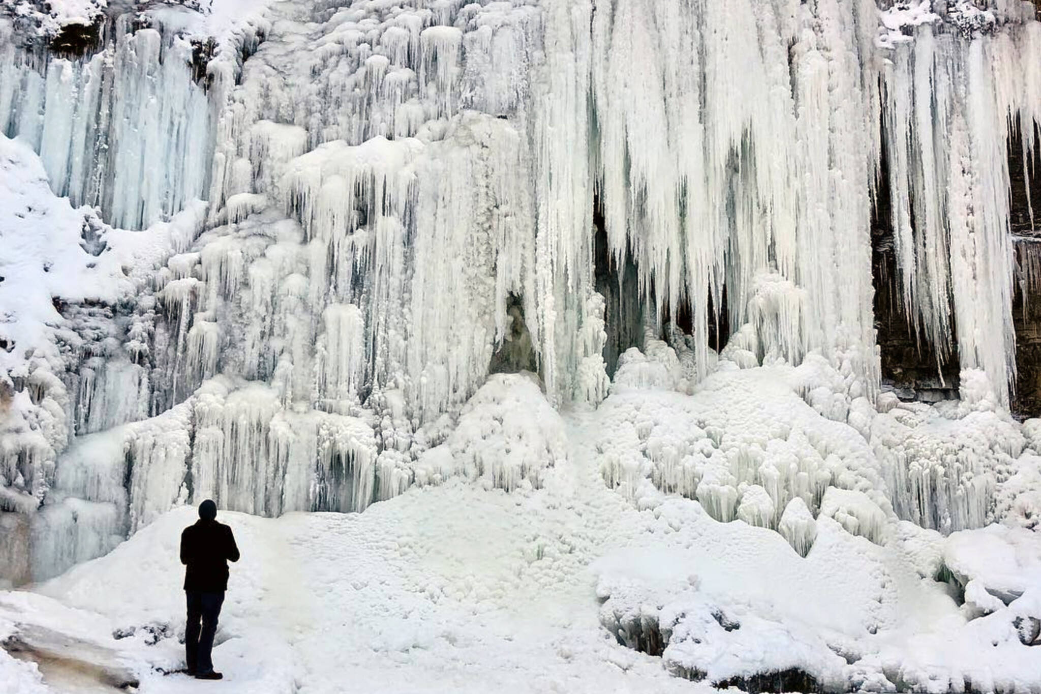 hamilton waterfalls frozen
