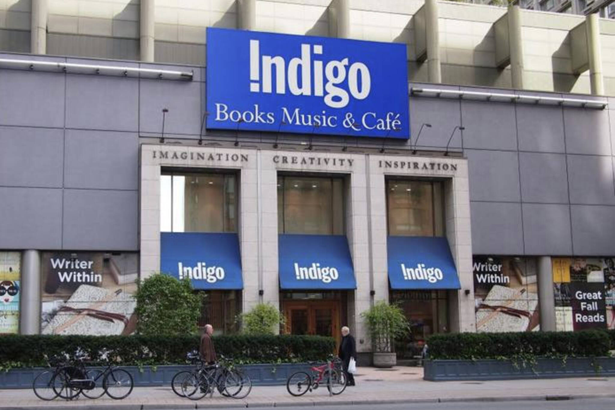 Debate rages in Toronto after dogs allowed in Indigo stores