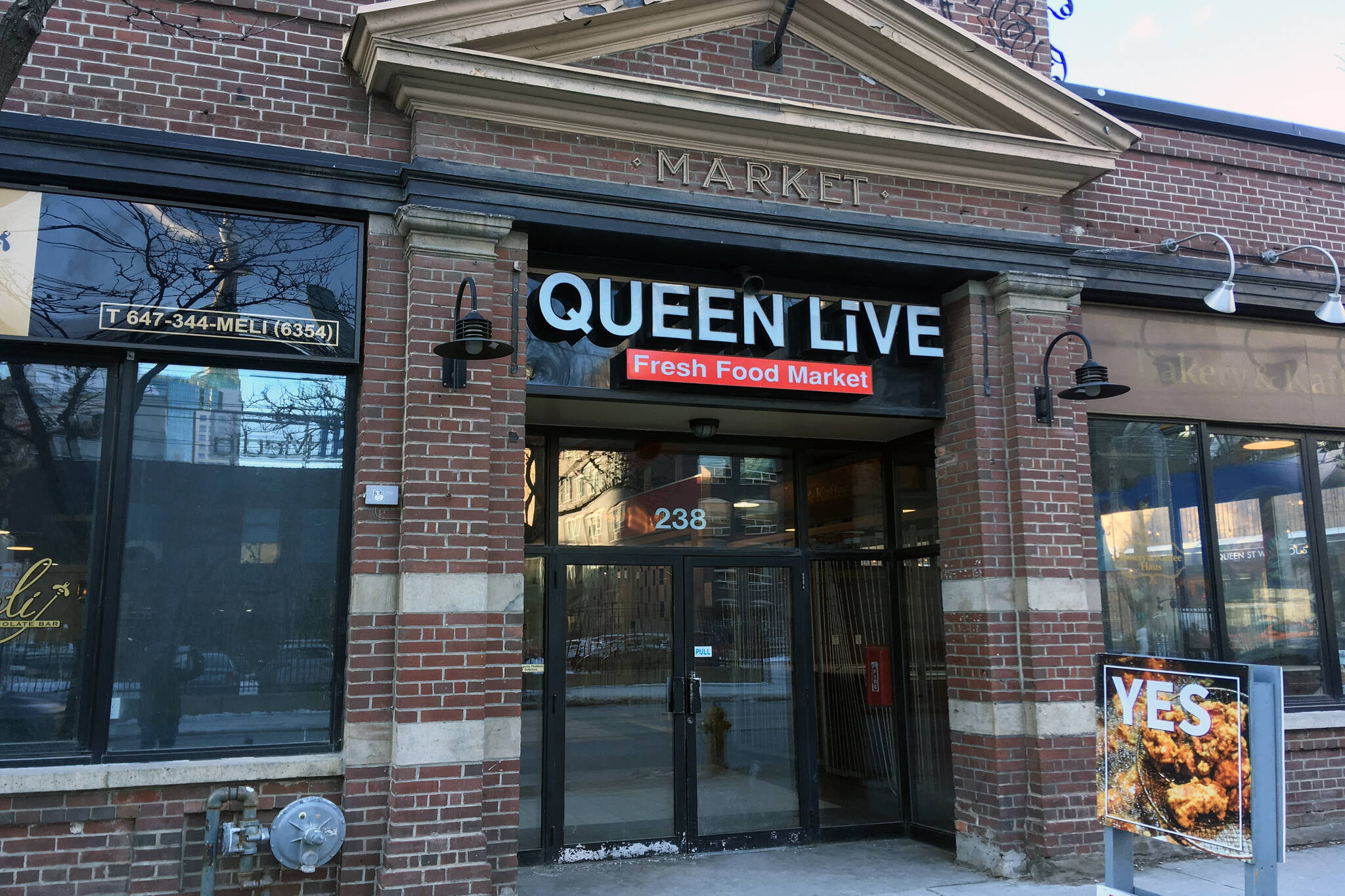 Queen Live Market