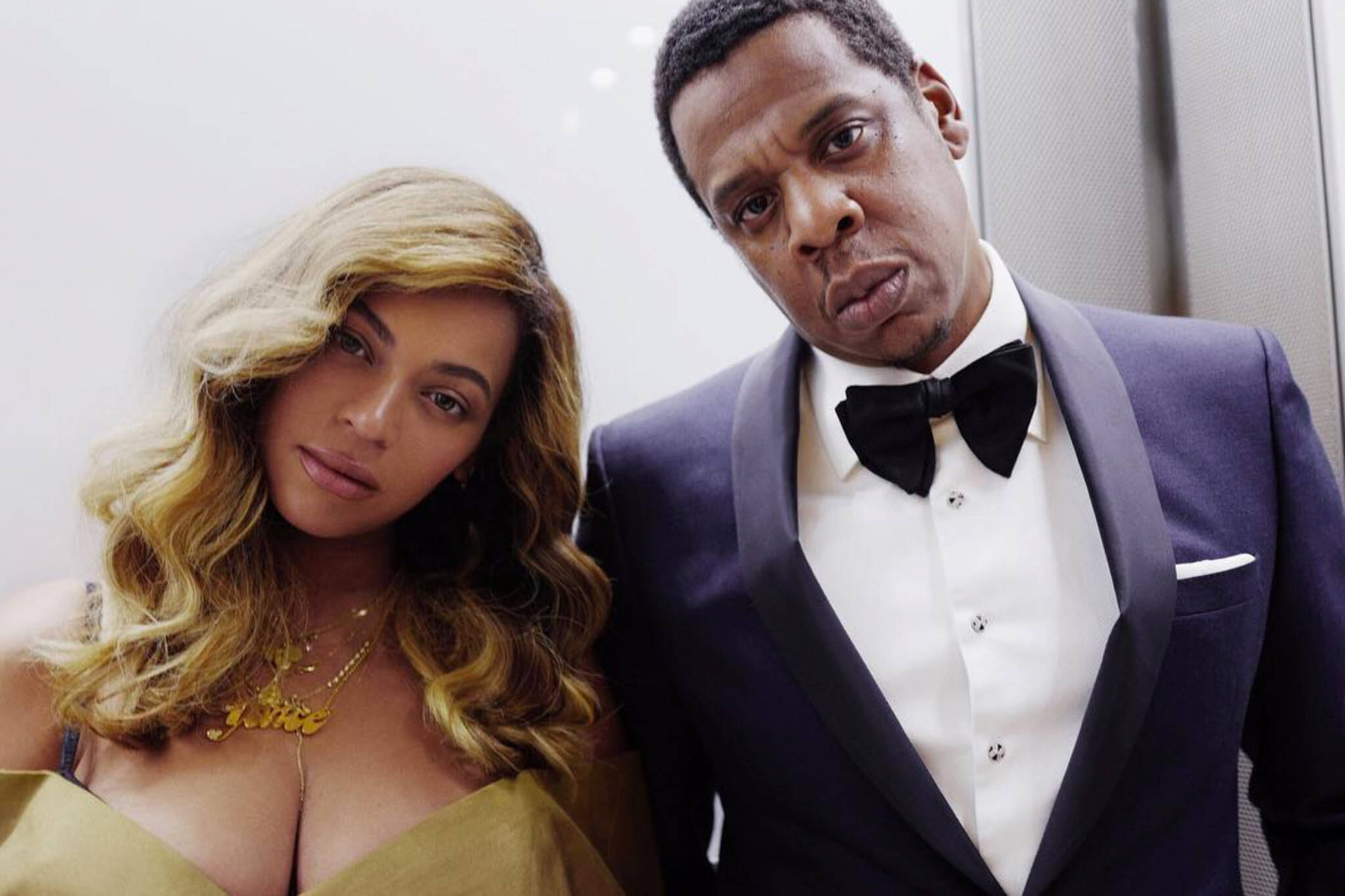 Jay-Z gifts fan champagne at Toronto Beyoncé concert