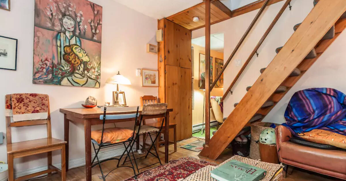 You can spend the night at this urban cottage in Toronto