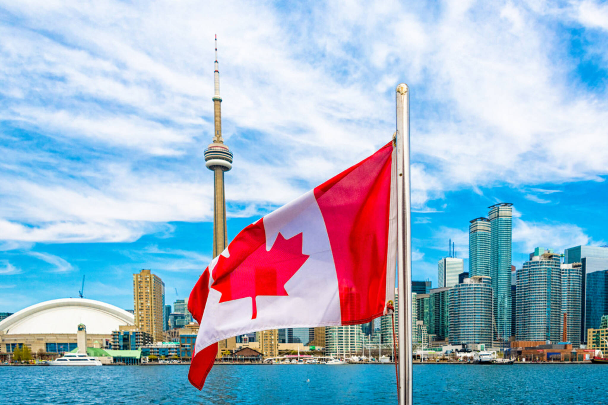 Part canada. Канада Торонто флаг. Столица Канады и флаг. Канада Оттава флаг. Торонто город в Канаде.