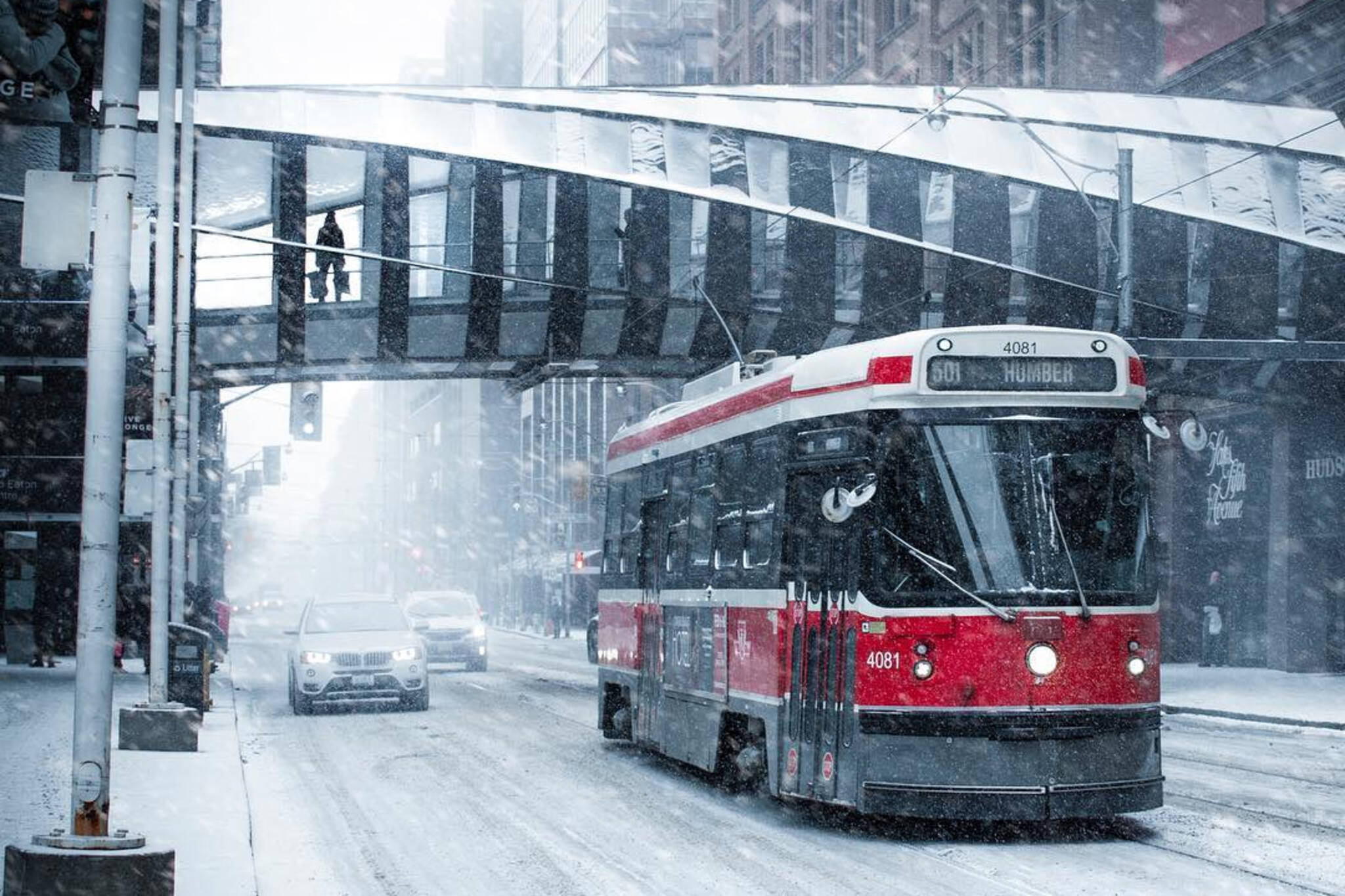 Massive snowfall in Toronto causing widespread cancellations and messy