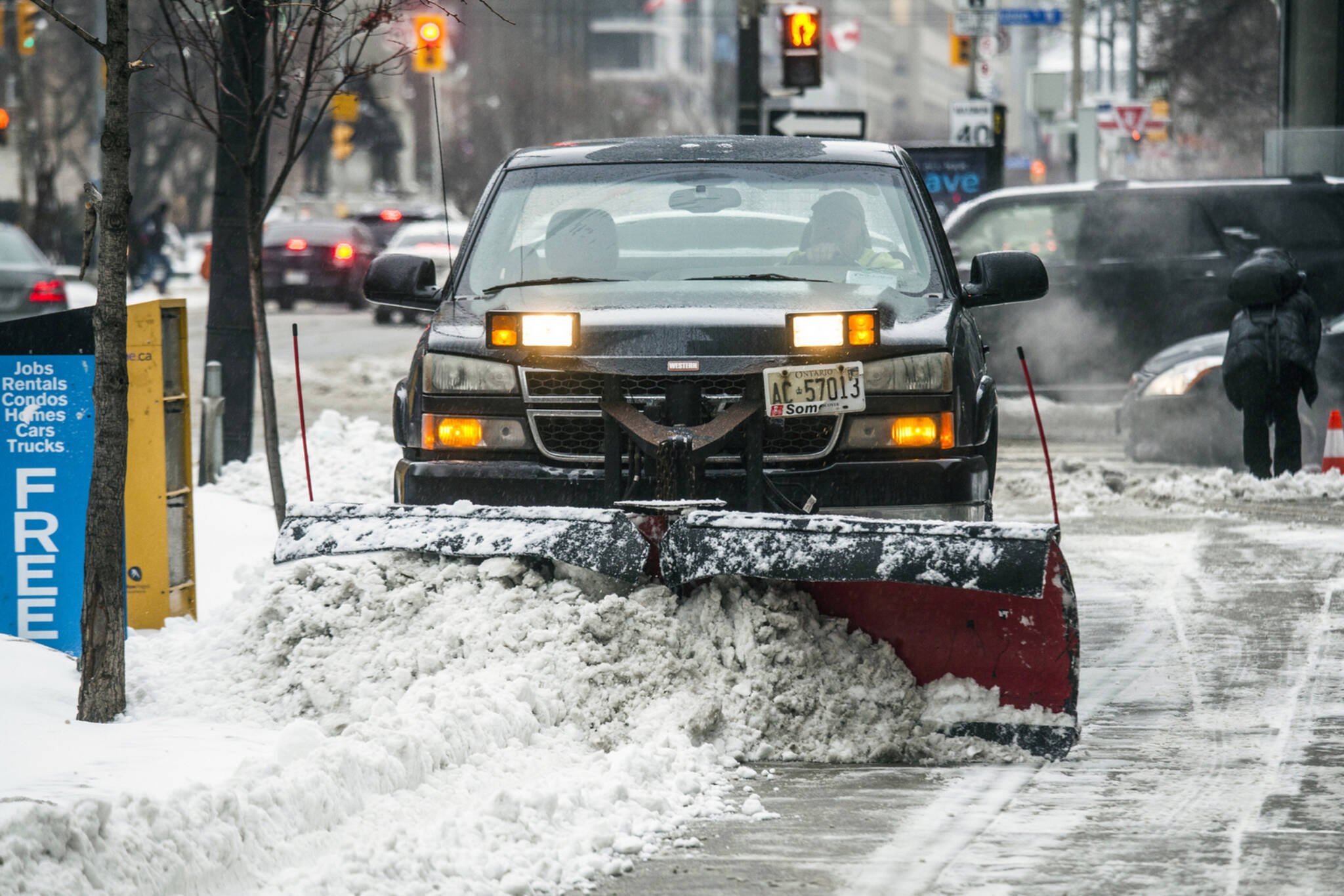 Toronto to start towing cars if they're in the way of snow plows