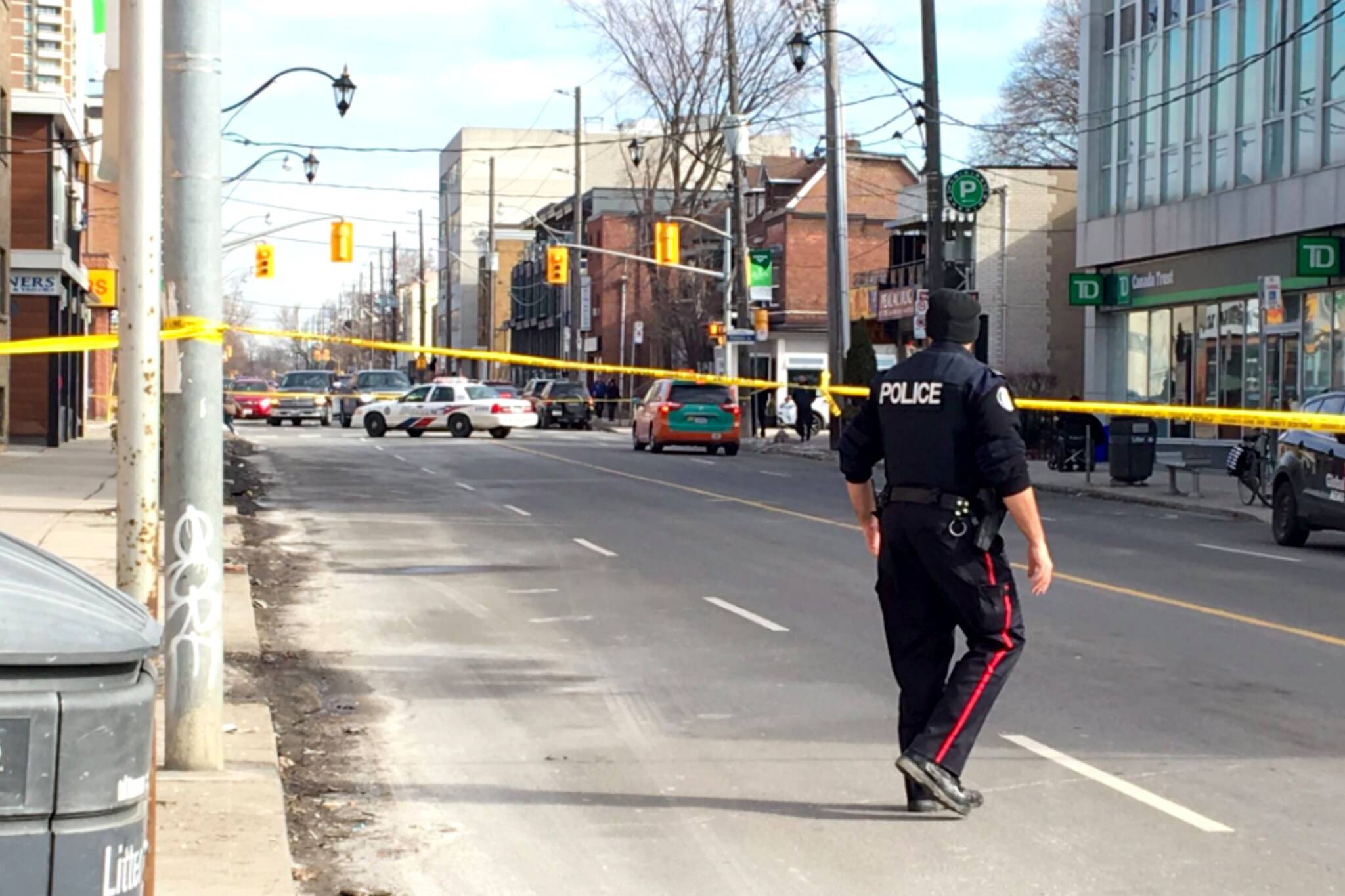 Suspicious package shuts down Broadview subway station for hours