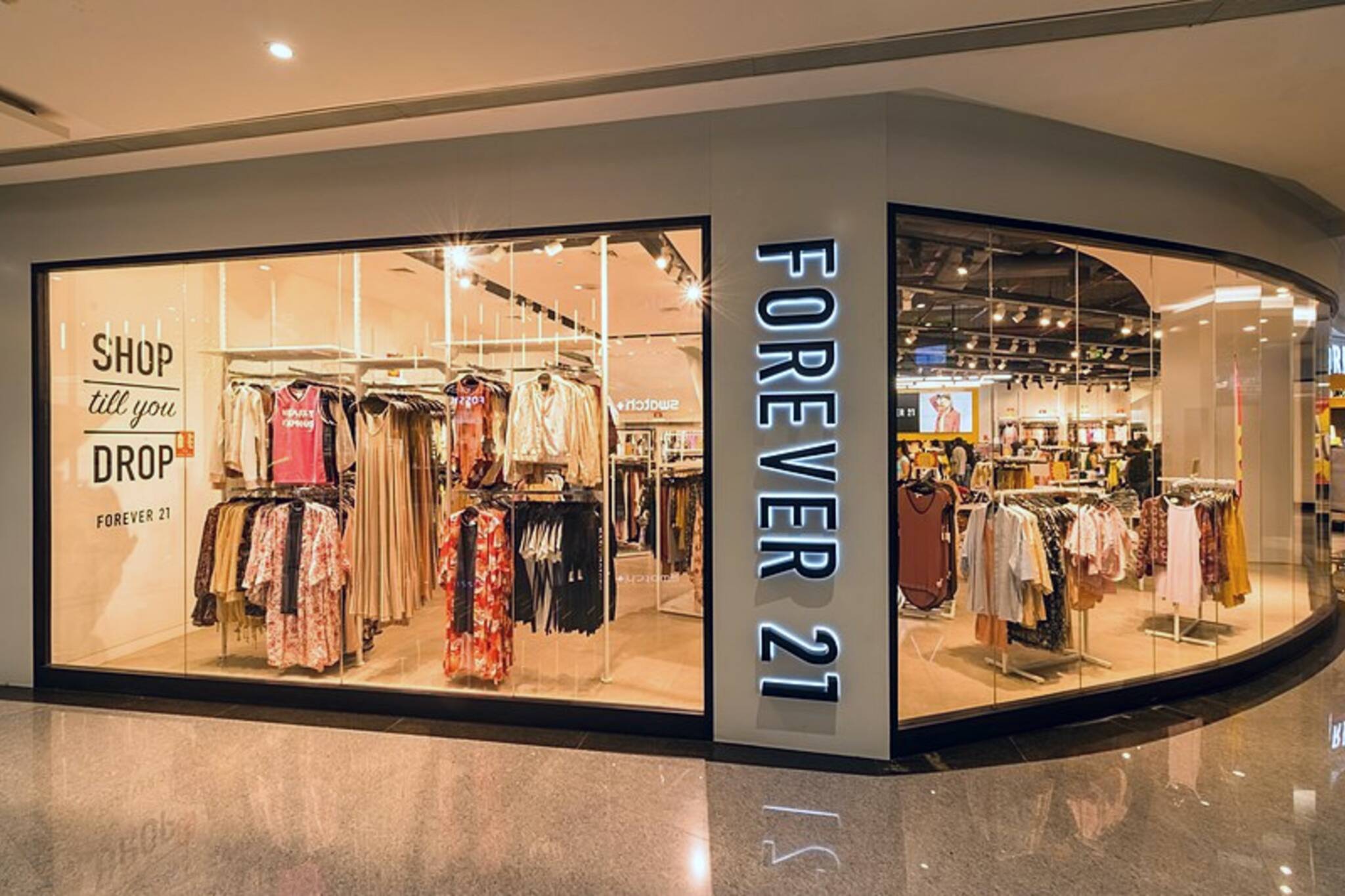 Forever 21 is having a huge liquidation sale in Toronto and shoppers