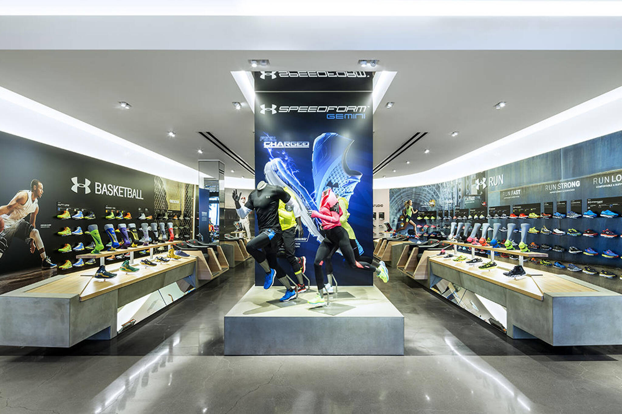 Stratford on Avon Geheim fragment Under Armour is opening its first-ever Canadian brand store in Toronto