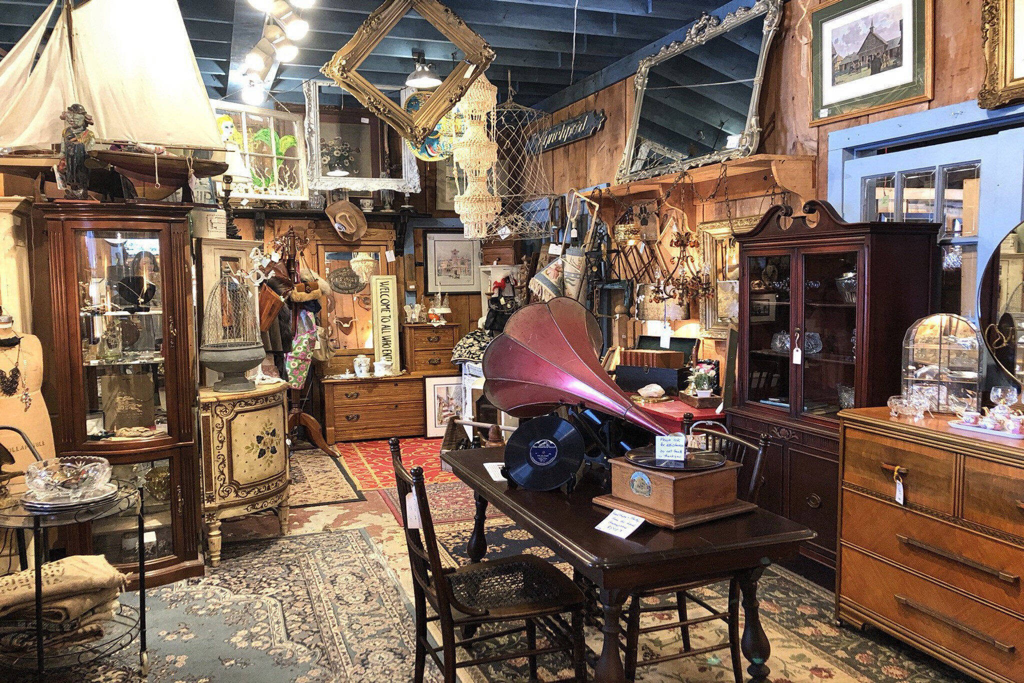 This antique mall near Toronto might be the best kept secret