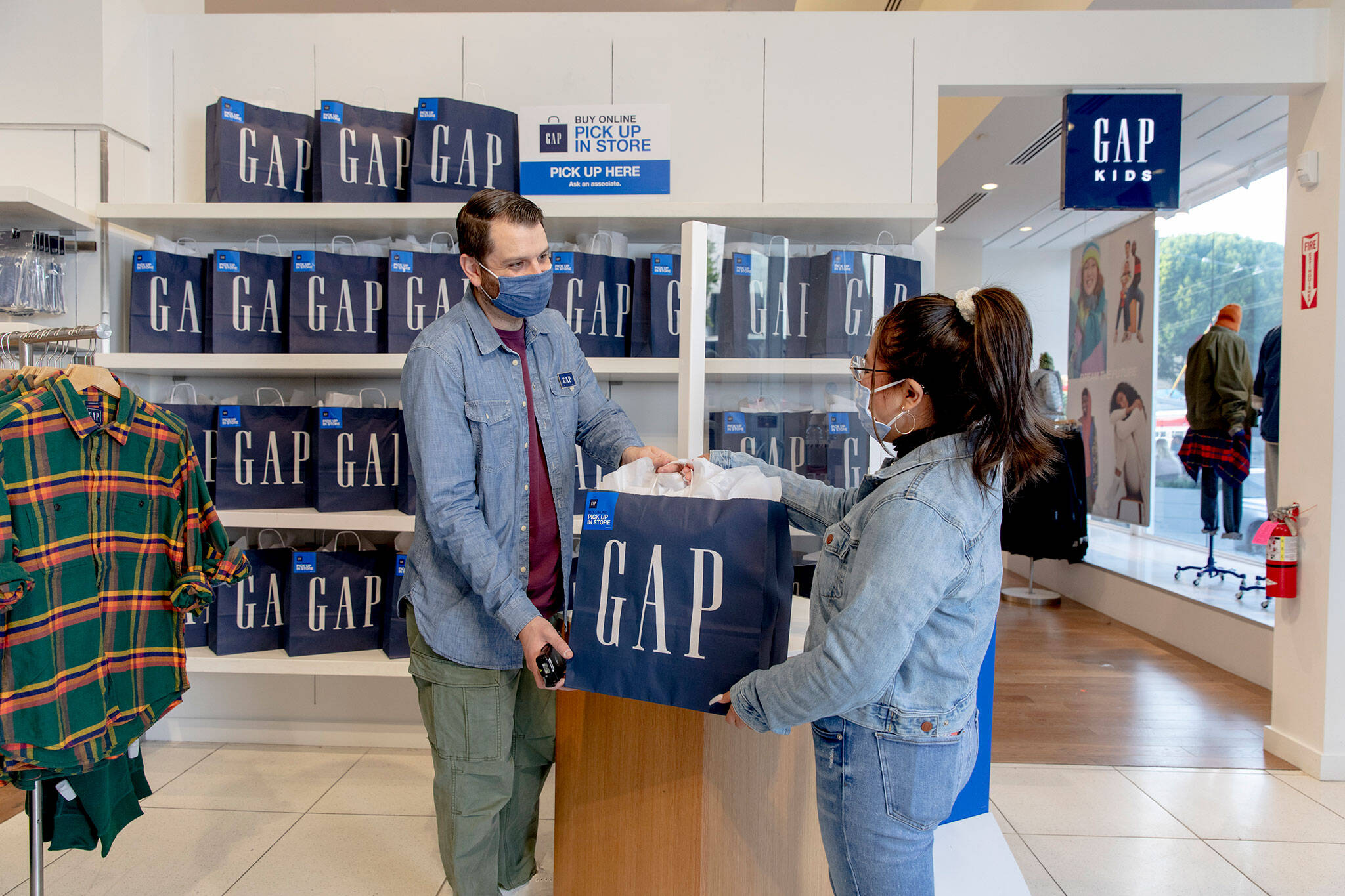 The Gap is closing its flagship store in Toronto