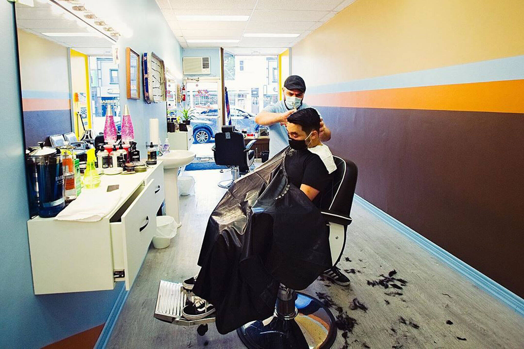Toronto barber shop  is giving discounts for people 
