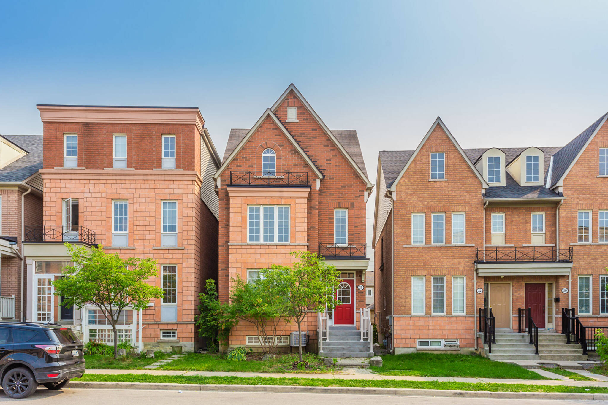 These Toronto neighbourhoods still have median house prices of less