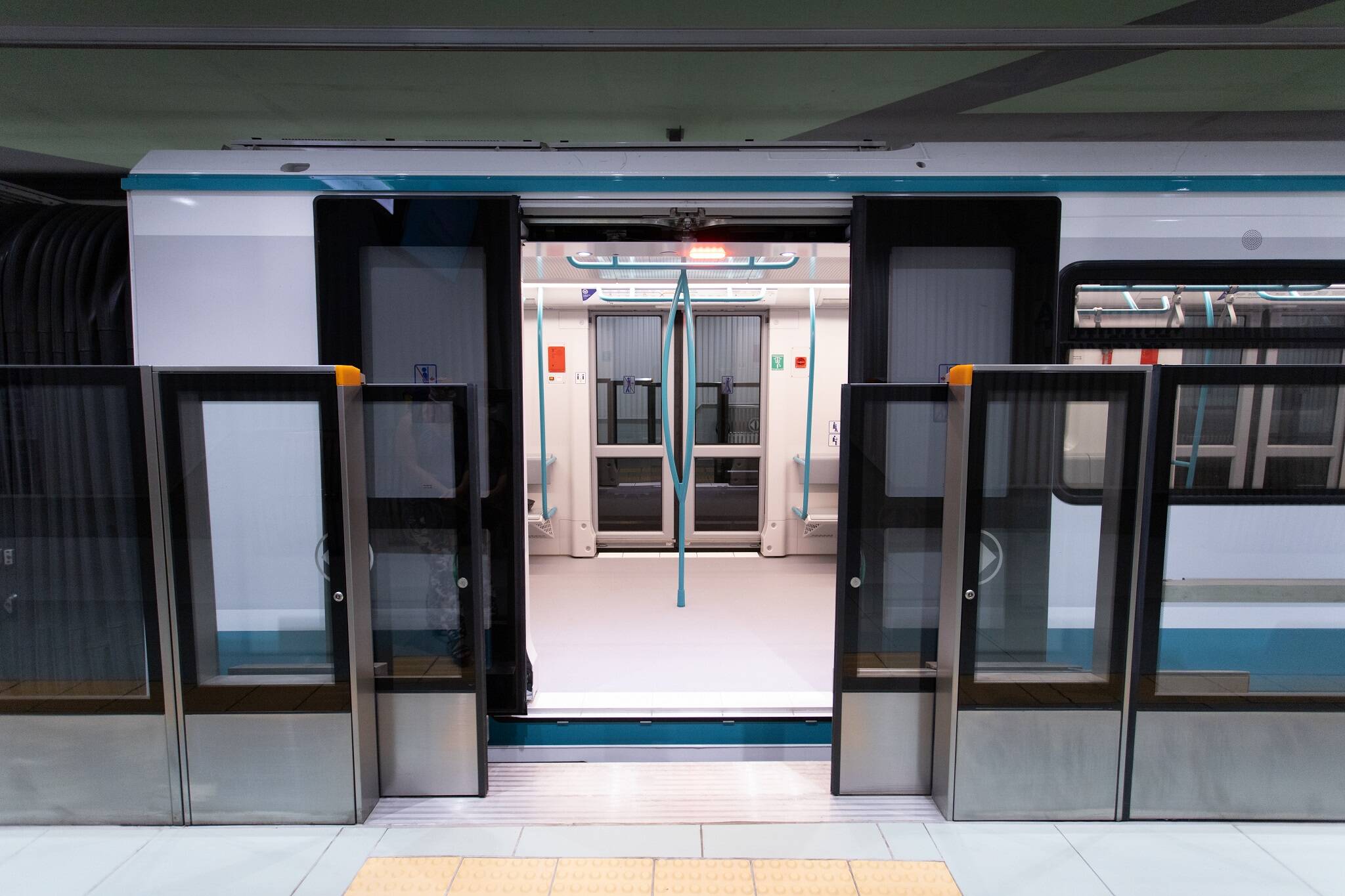 scarborough subway platform screen doors