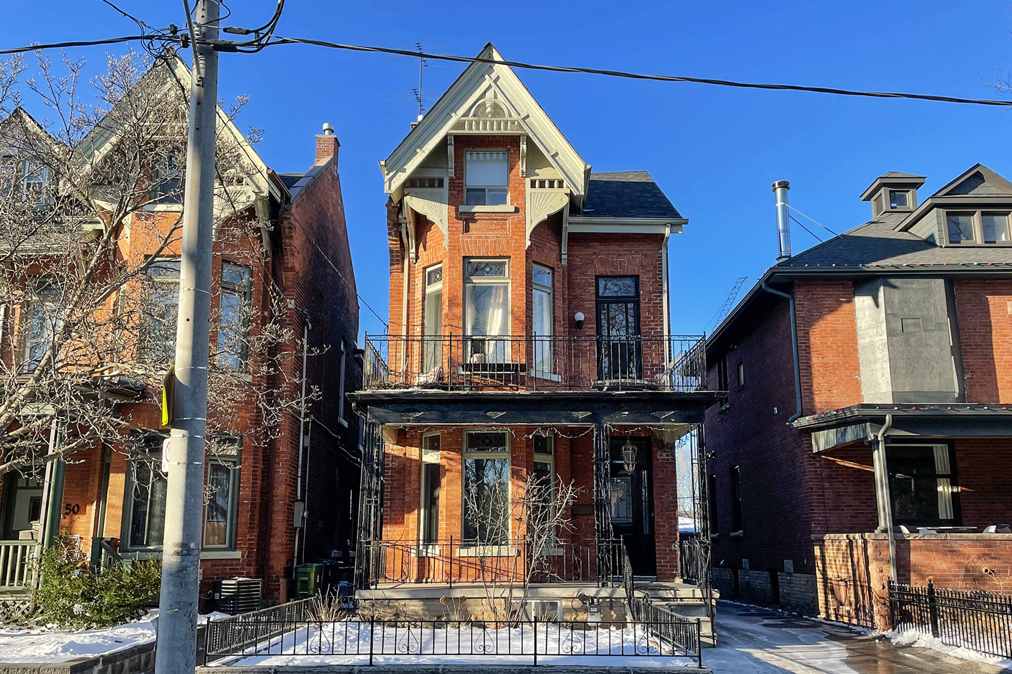 Here's how much you need to earn to afford a house in Toronto right now