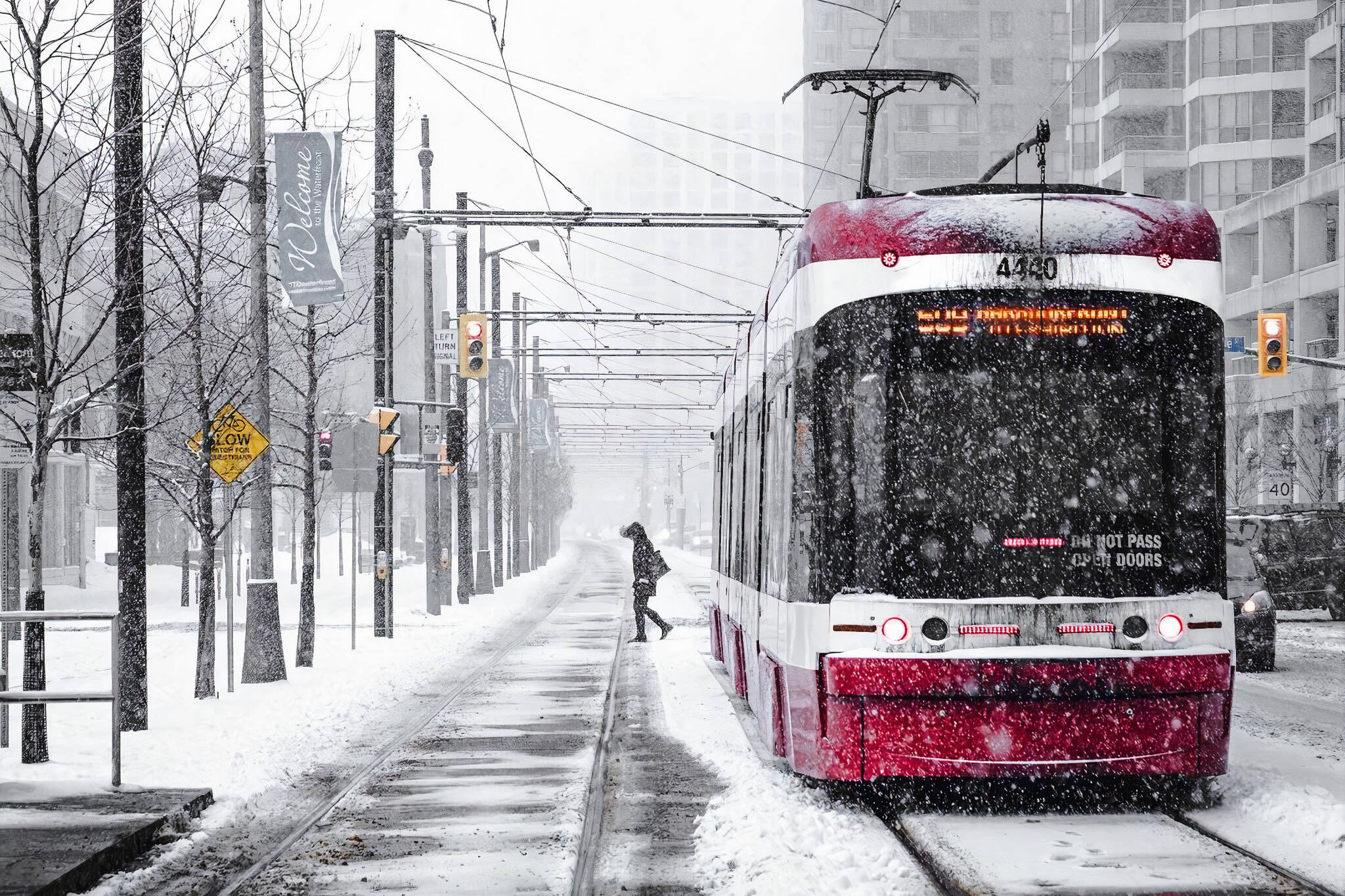 Environment Canada issues winter weather advisory over Toronto snow storm