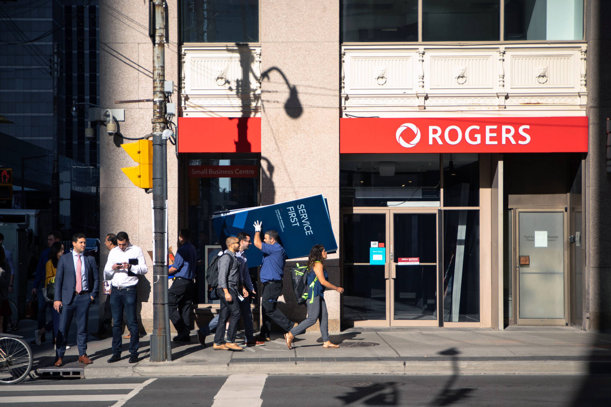 Toronto is furious after waking up to a massive Rogers and Fido phone outage
