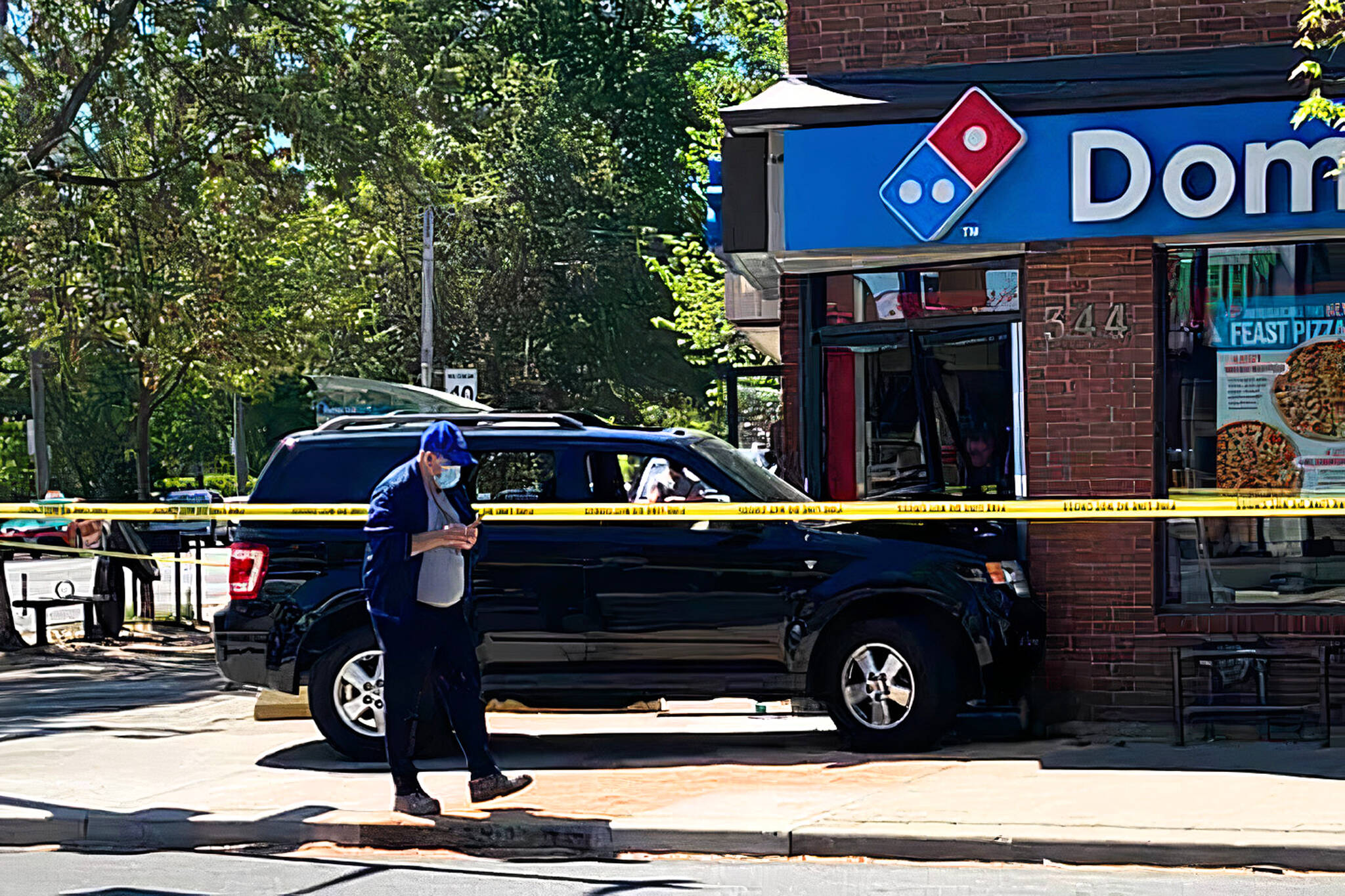 Vehicle Smashes Into Domino S Pizza Restaurant In Toronto