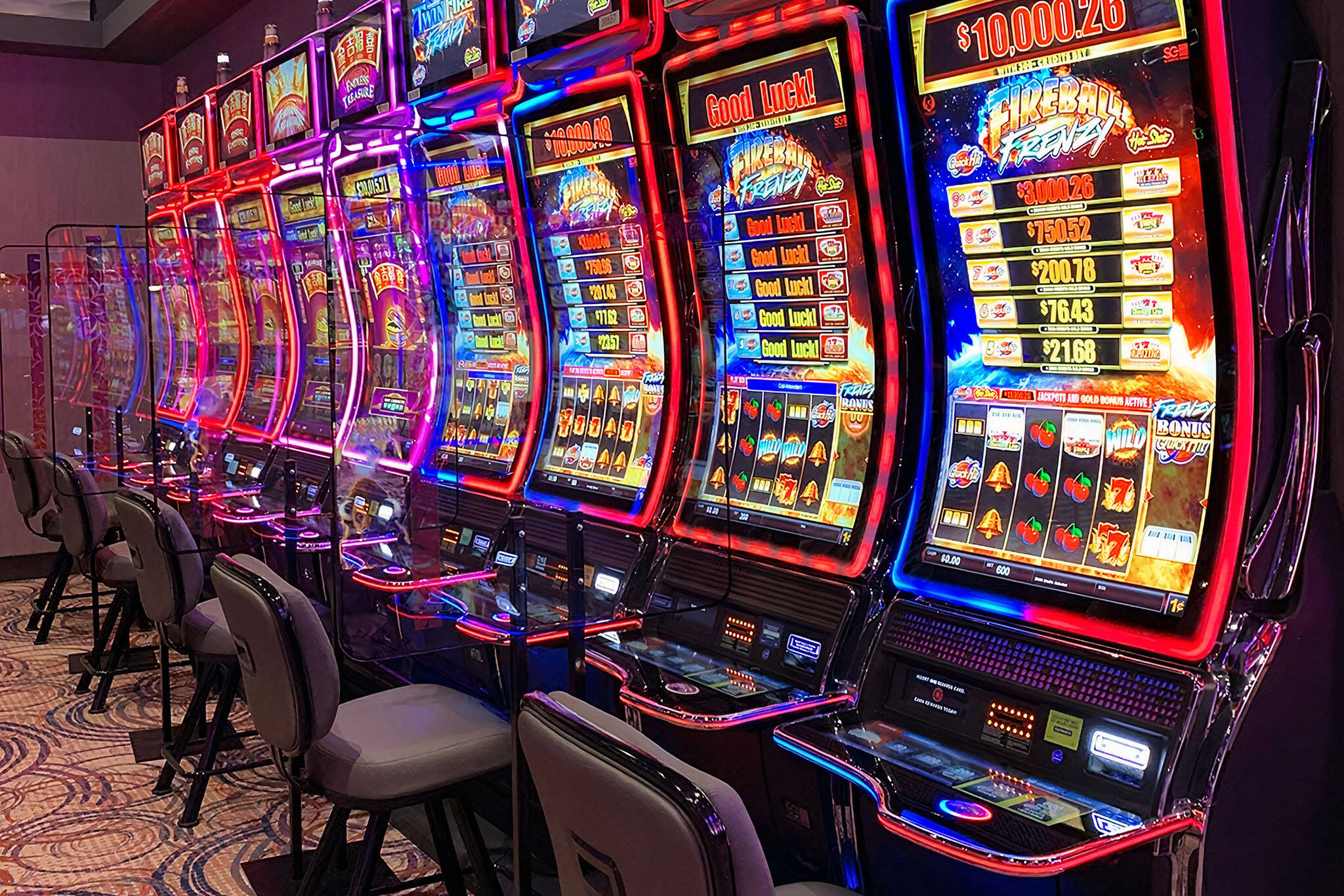 Huge new casino and resort opens near Toronto