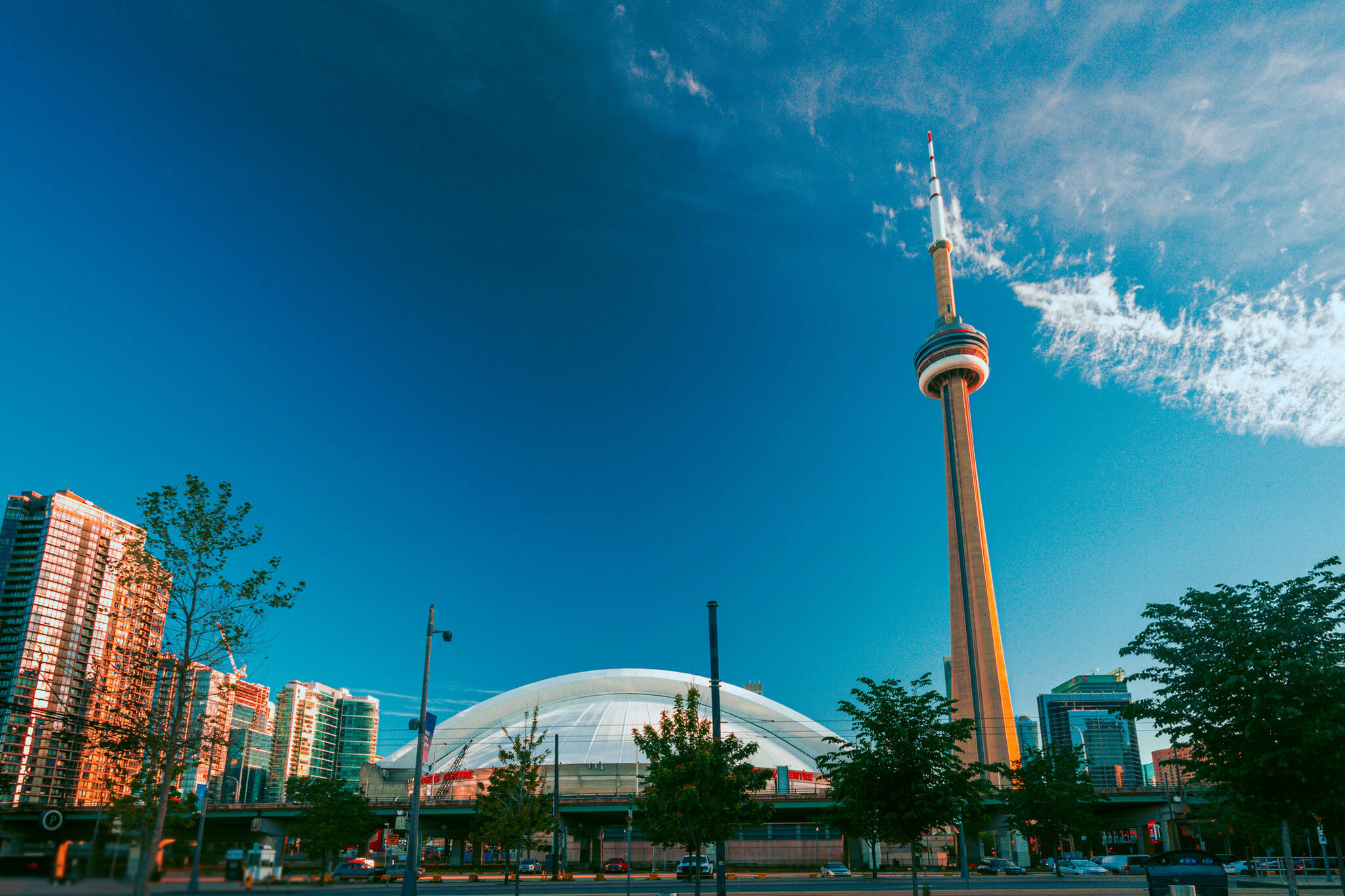 Here's how much you actually need to earn per hour to live in Toronto