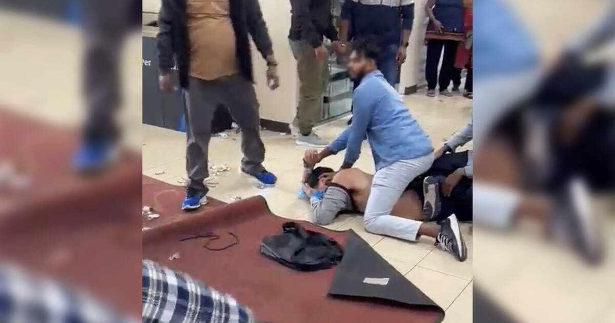 视频显示多伦多购物中心发生抢劫后的混乱场景