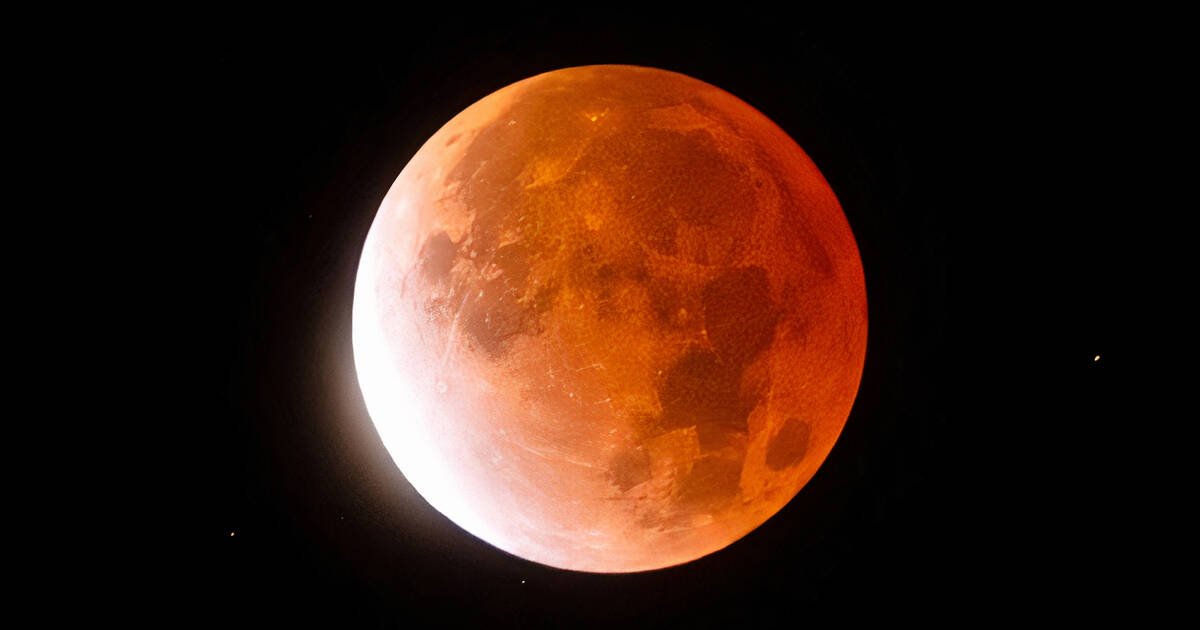People in Toronto captured magical photos of the ultrarare lunar eclipse