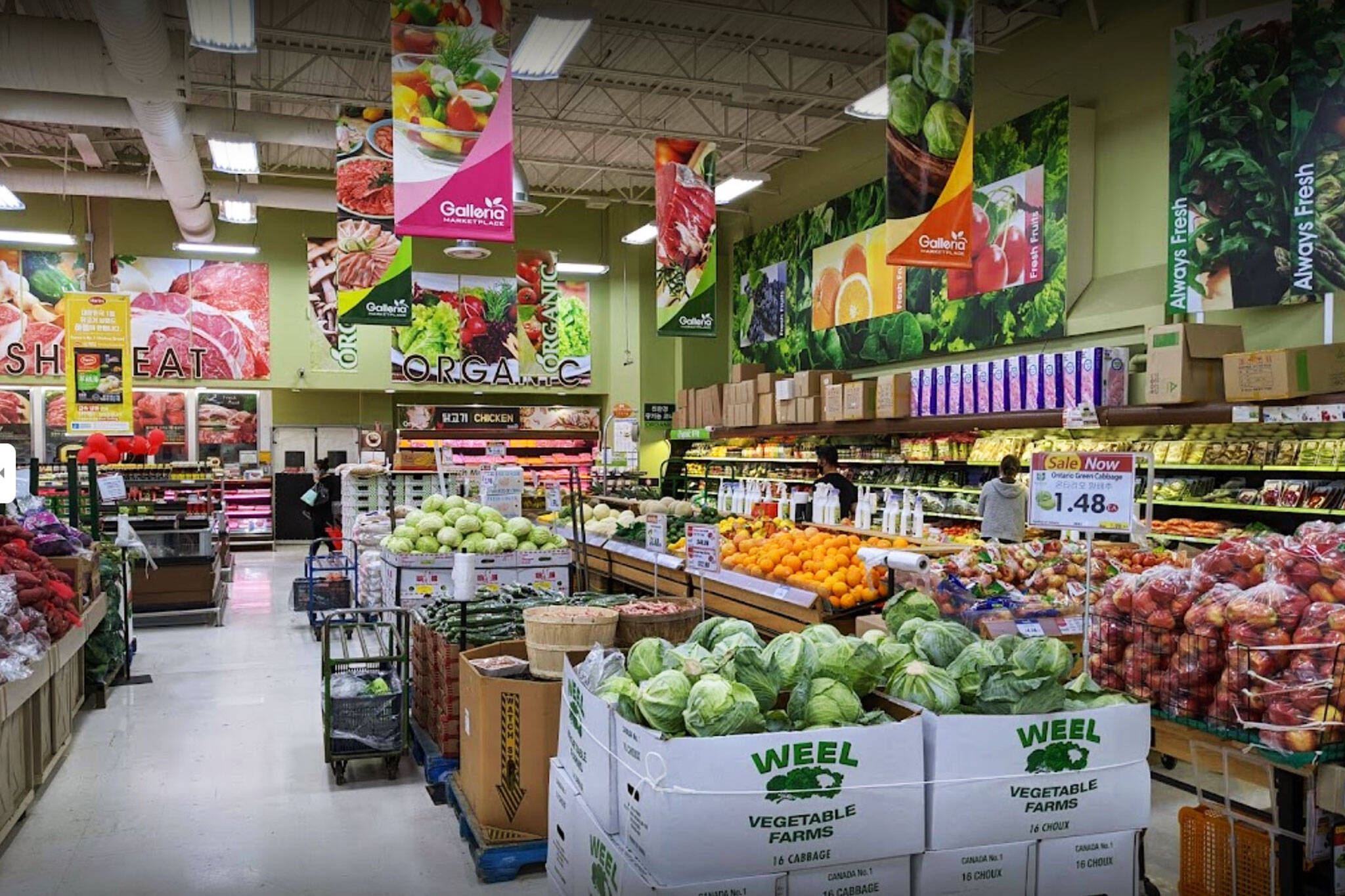 https://media.blogto.com/articles/20211129-24-hour-grocery-store-toronto.jpg?w=2048&cmd=resize_then_crop&height=1365&quality=70