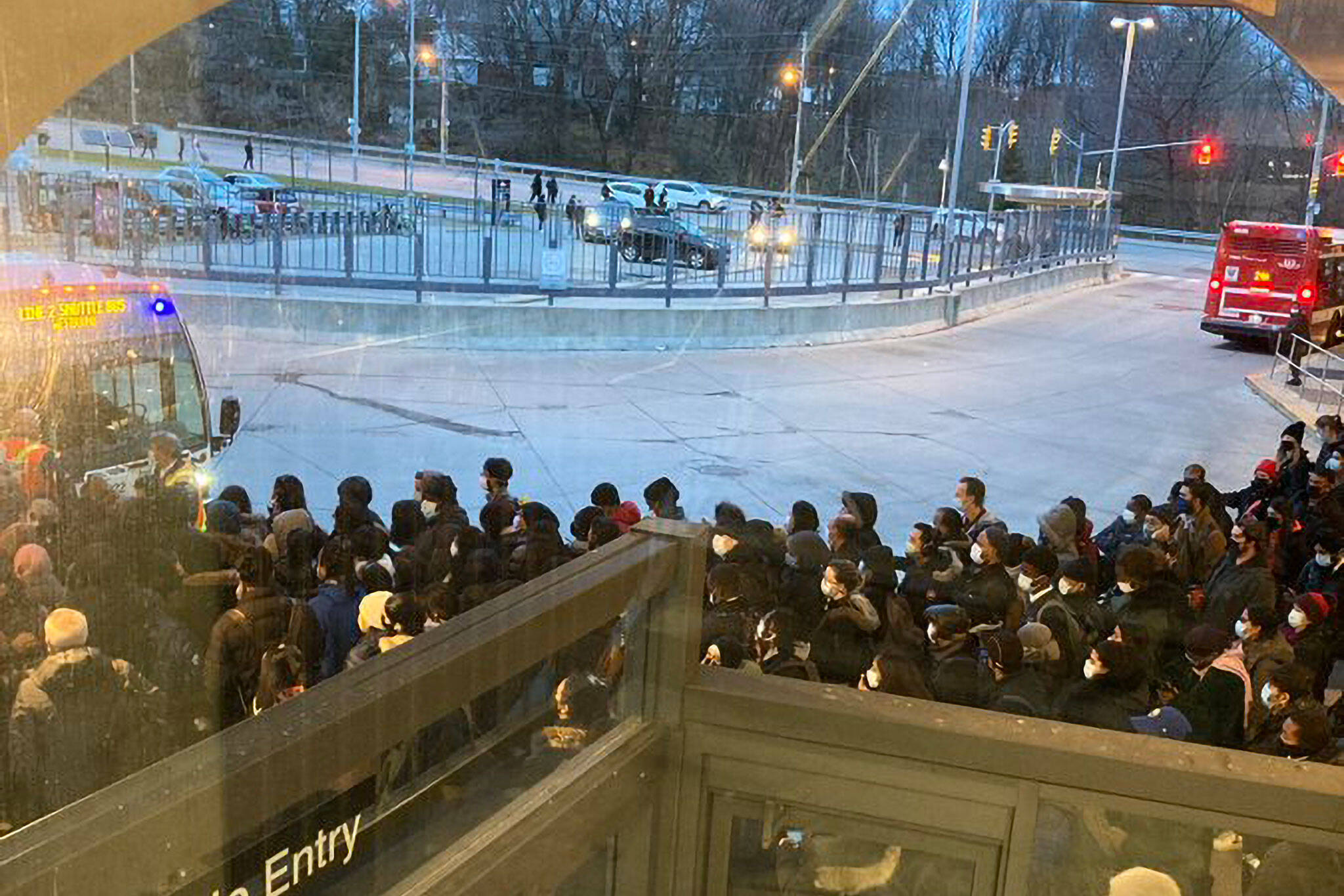 Huge TTC service outage throws Toronto morning rush hour into chaos