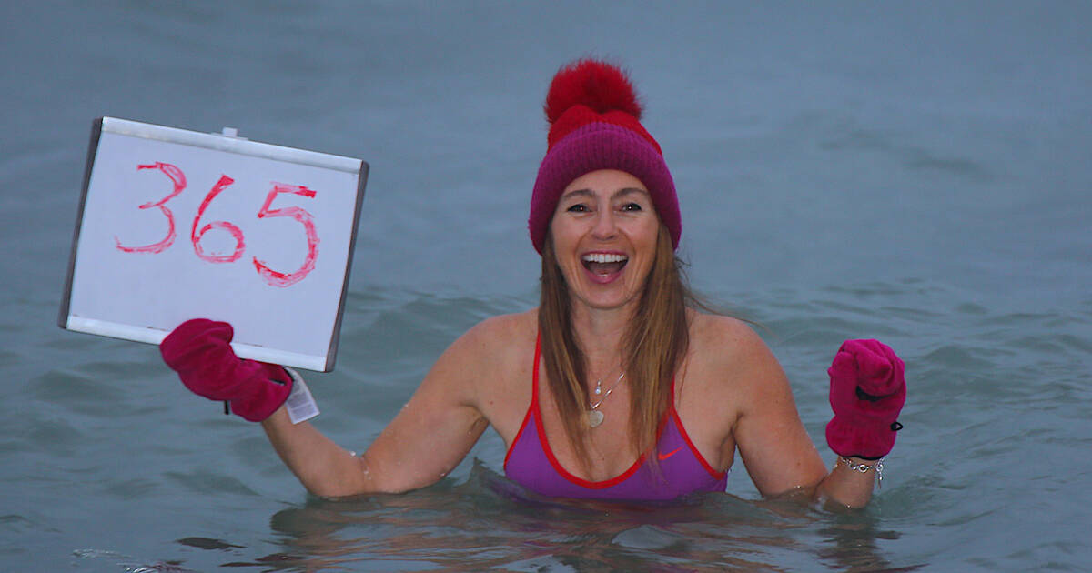 この激しいトロントの女性は、オンタリオ湖で1年間毎日泳いでいました。