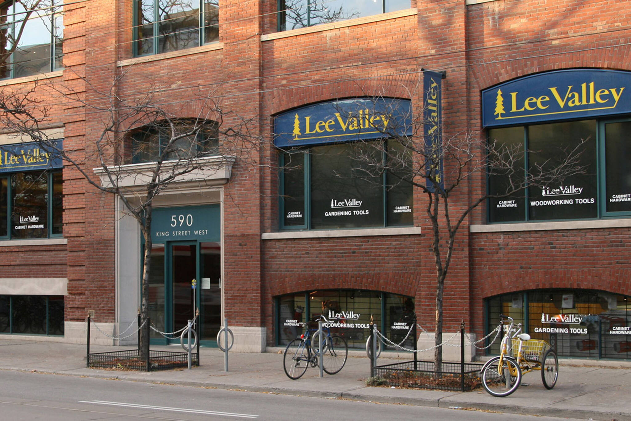 Lee Valley Tools is closing its downtown Toronto location after 15 years