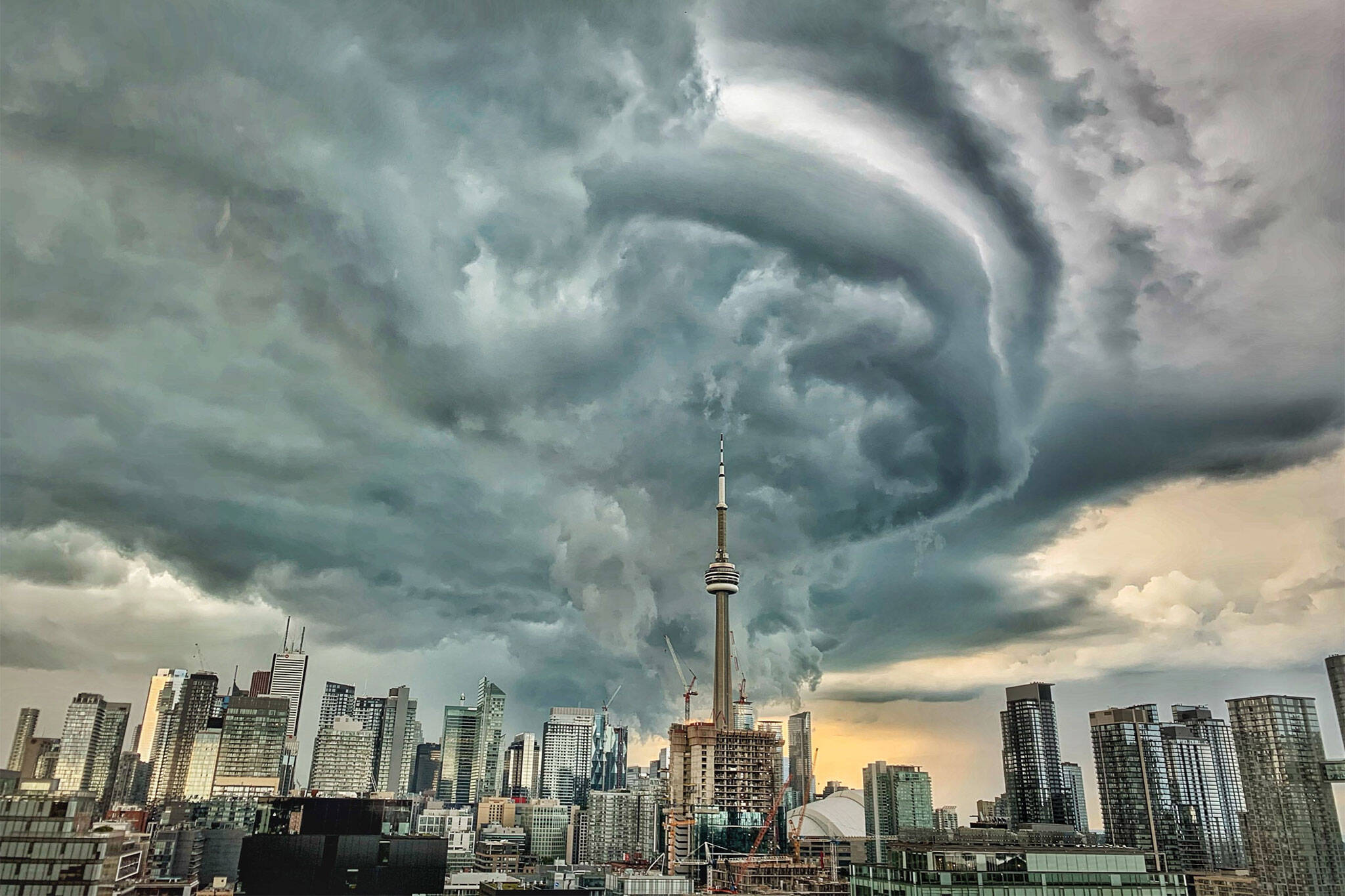 Toronto is now under a severe thunderstorm warning