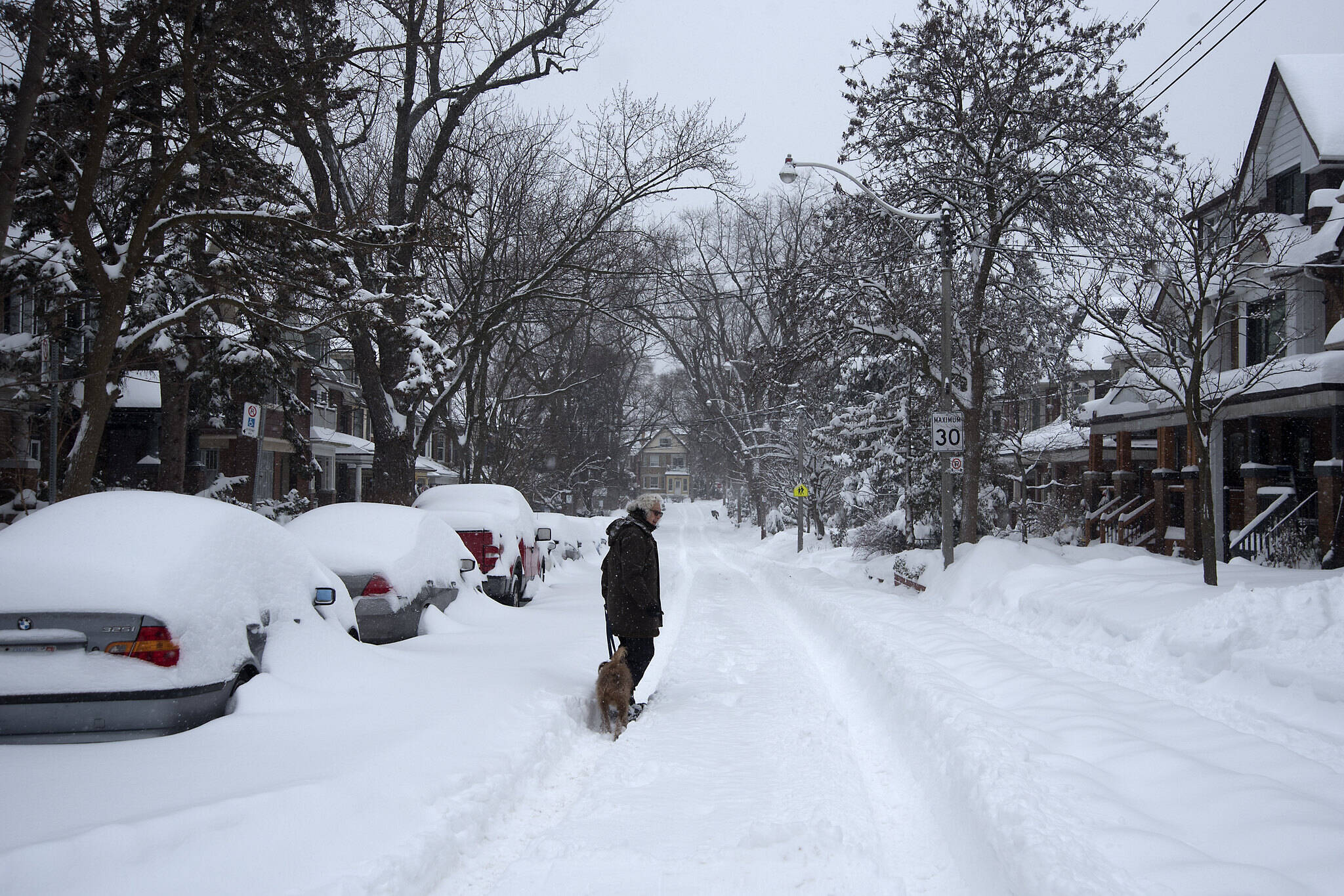 snowy sidewalks toronto