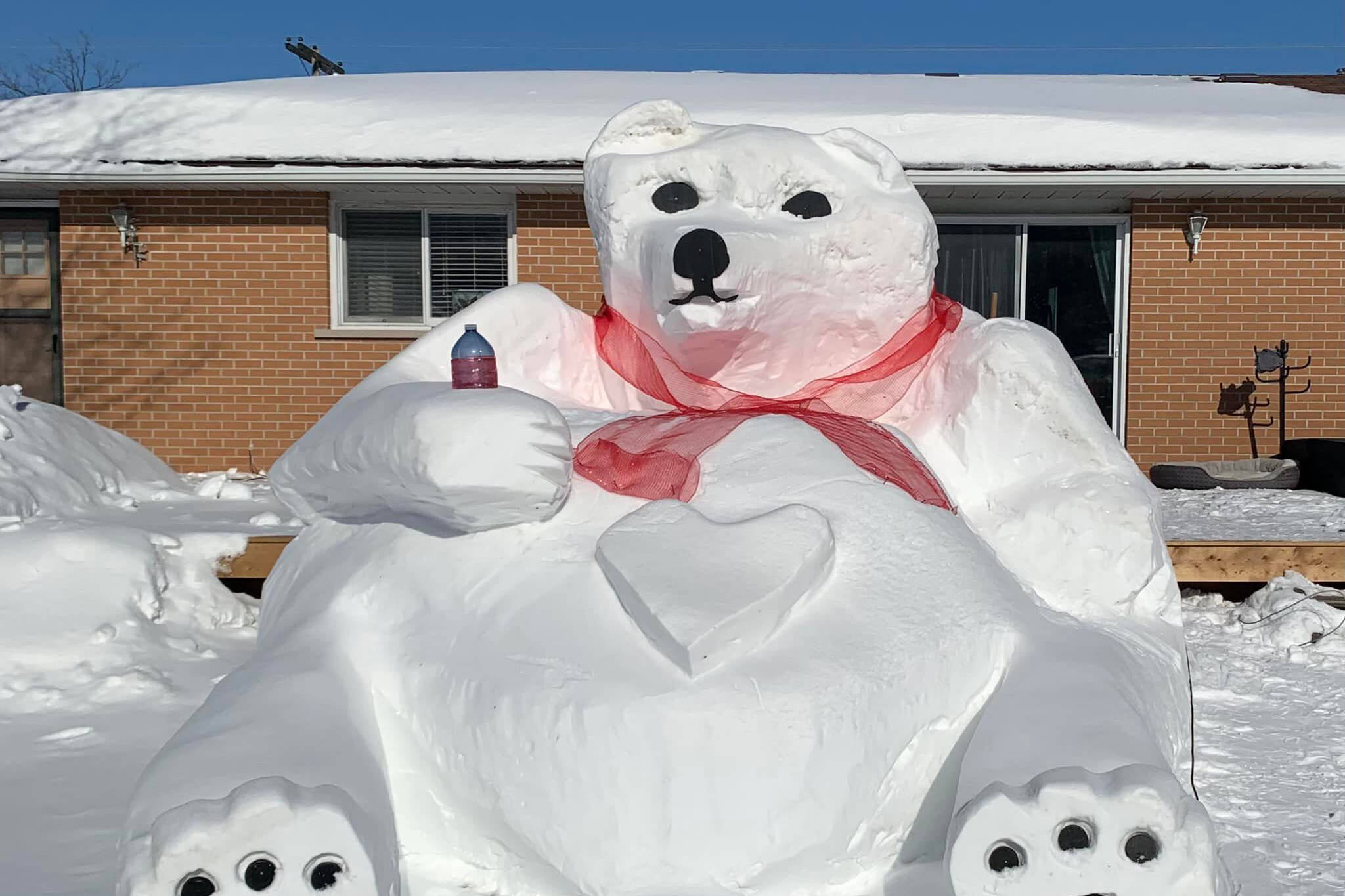 巨大的雪熊