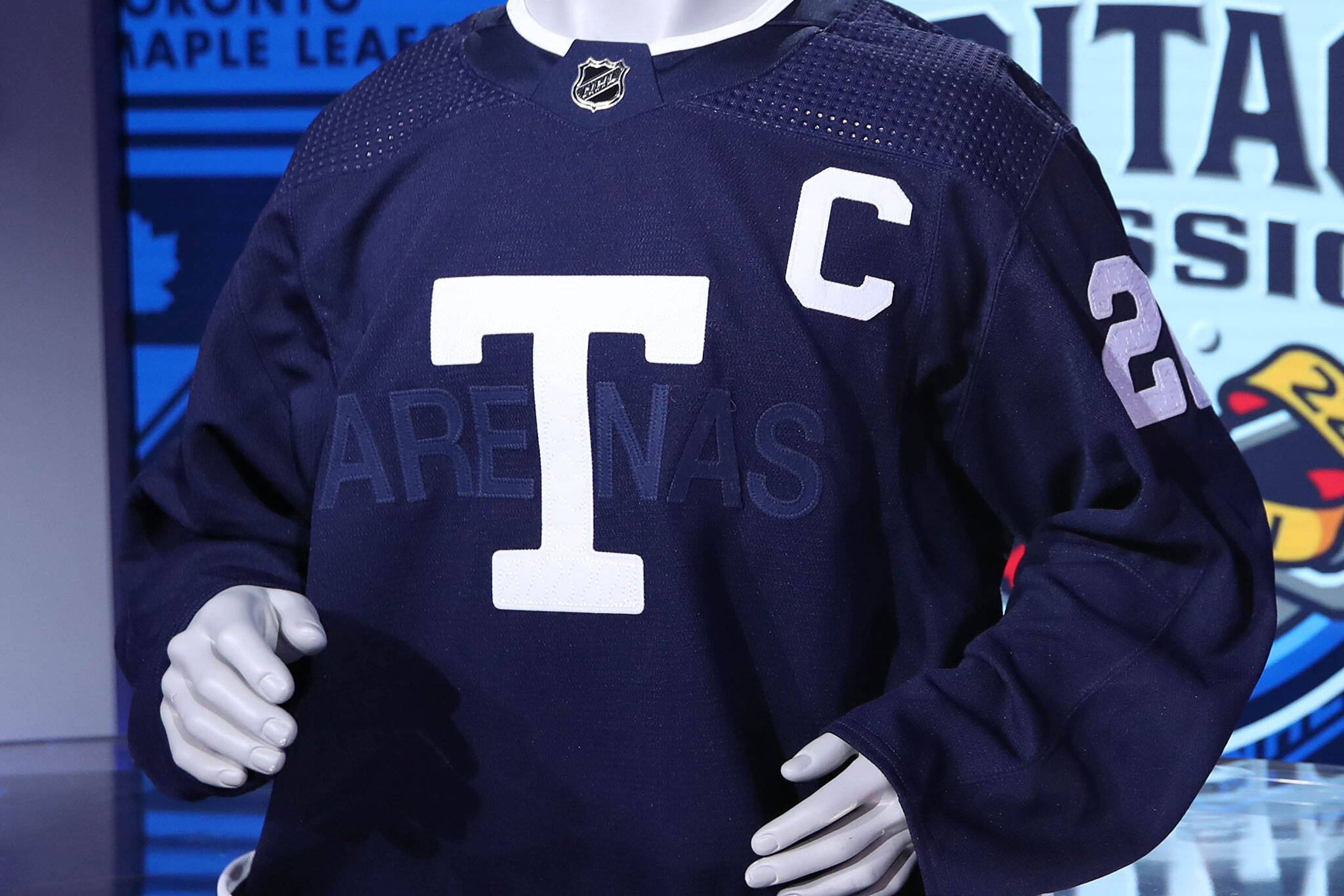 Maple Leafs announce Arenas throwback game, jersey —