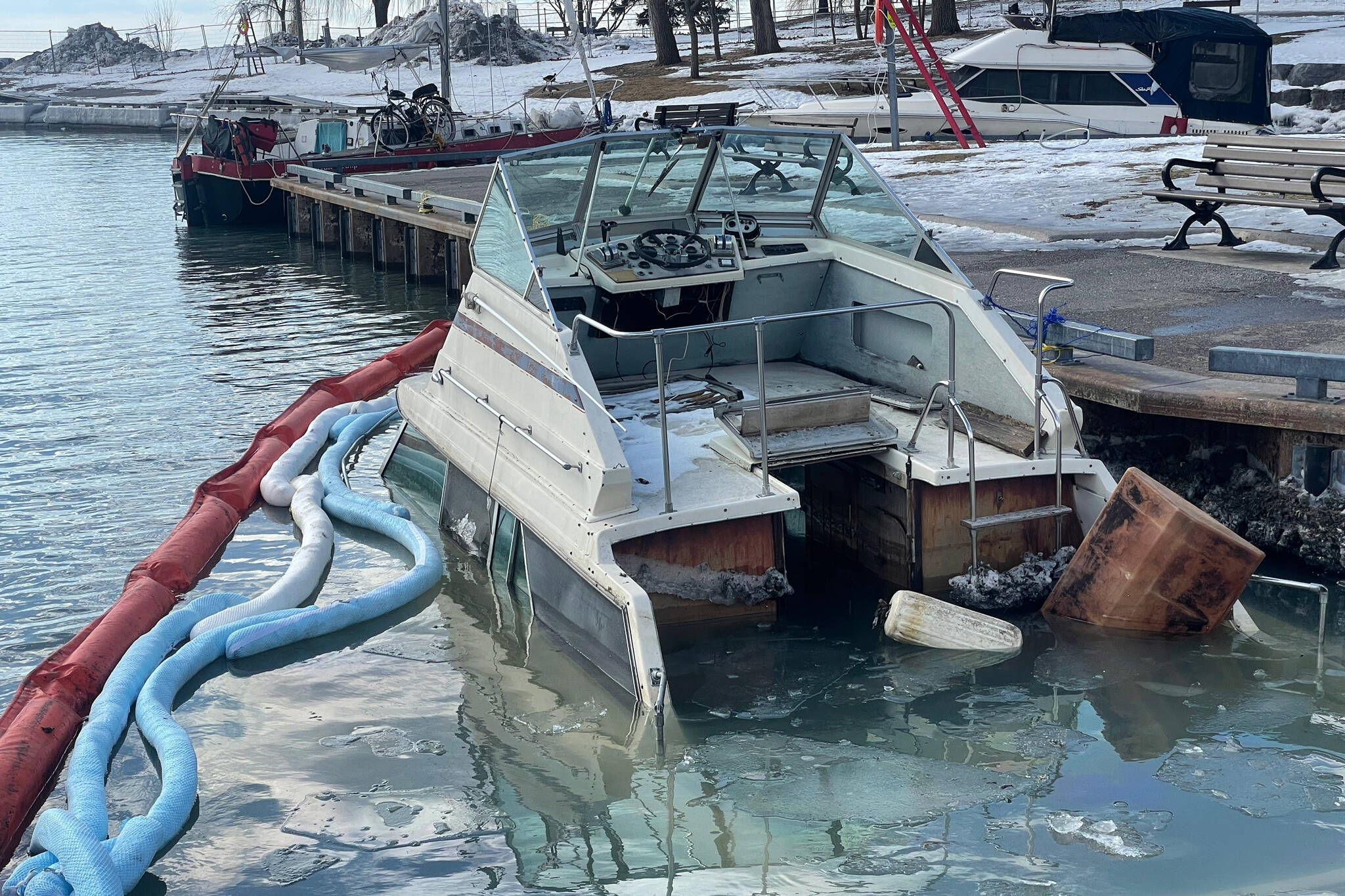boat sinking bluffers park marina
