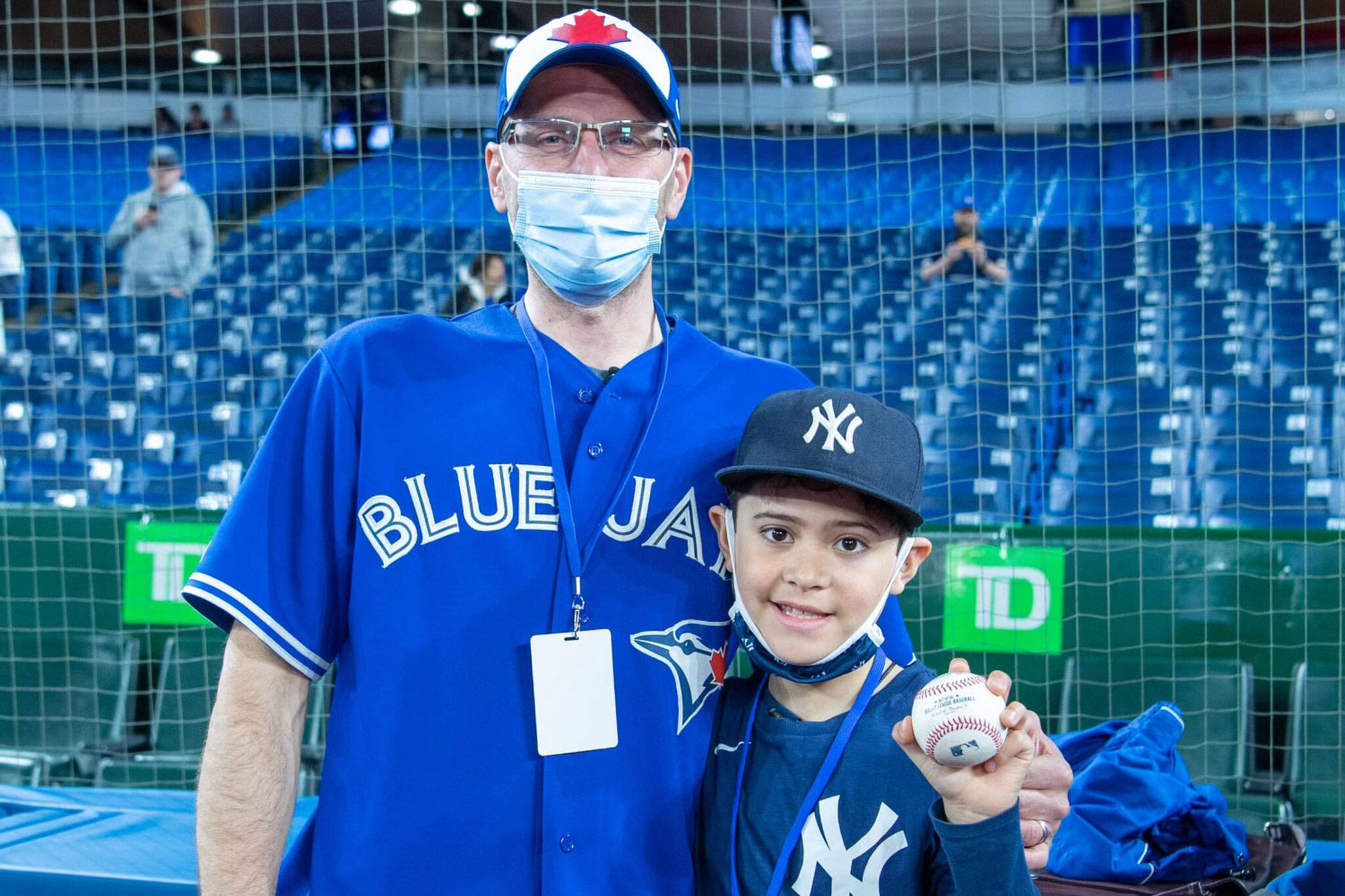 Toronto Blue Jays fan who gave home run ball to kid gets reward he
