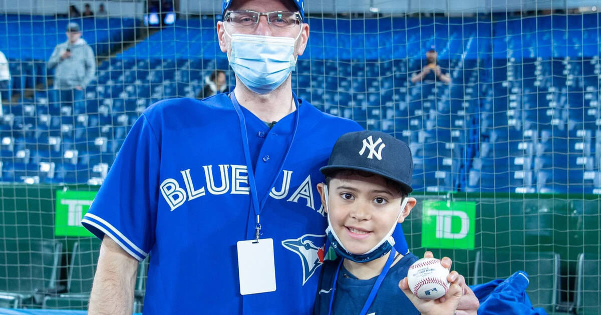 Toronto Blue Jays fan who gave home run ball to kid gets reward he deserves