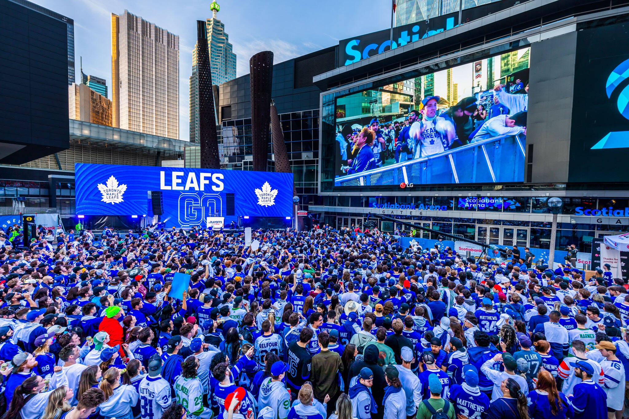 Toronto Maple Leafs Official Store & Scotia Bank Arena! 