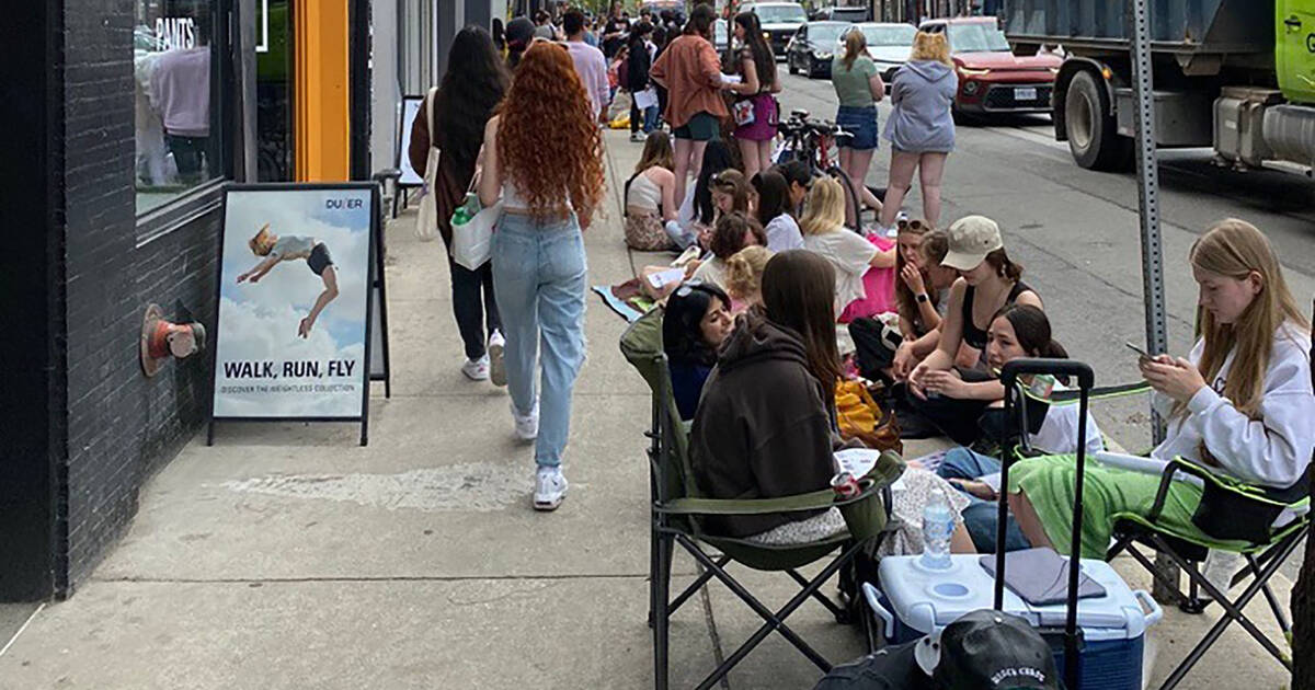 Hundreds line up to enter Harry's House, a Harry Styles pop-up store in  WeHo 