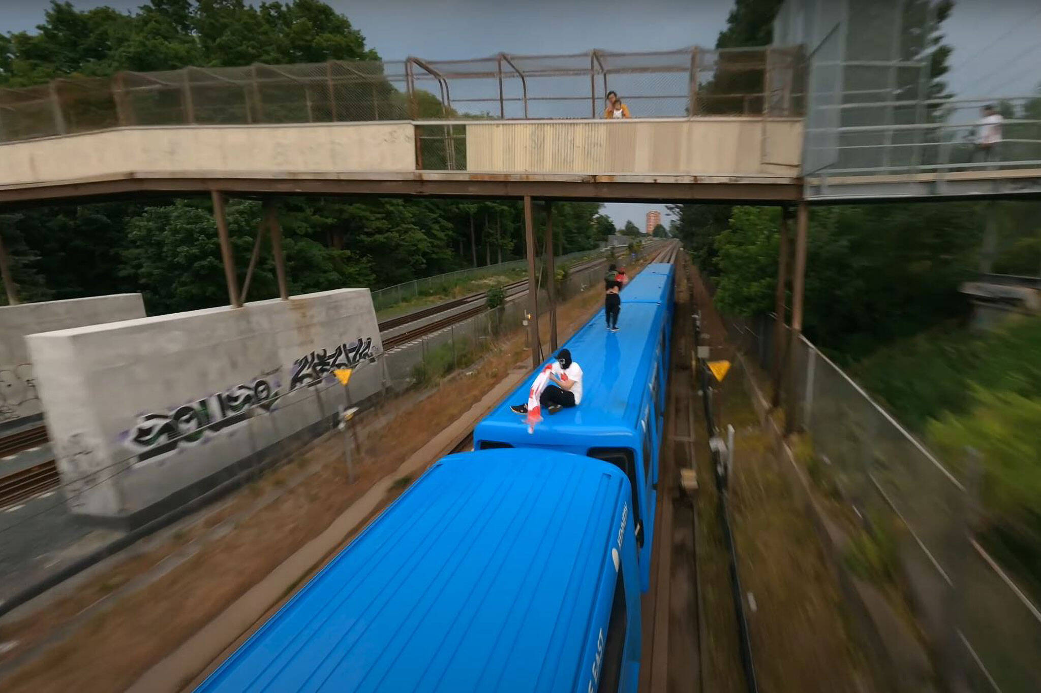 Berlin Train Surfers Stage a Picnic on the Roof of a Speeding Subway Car -  Bloomberg
