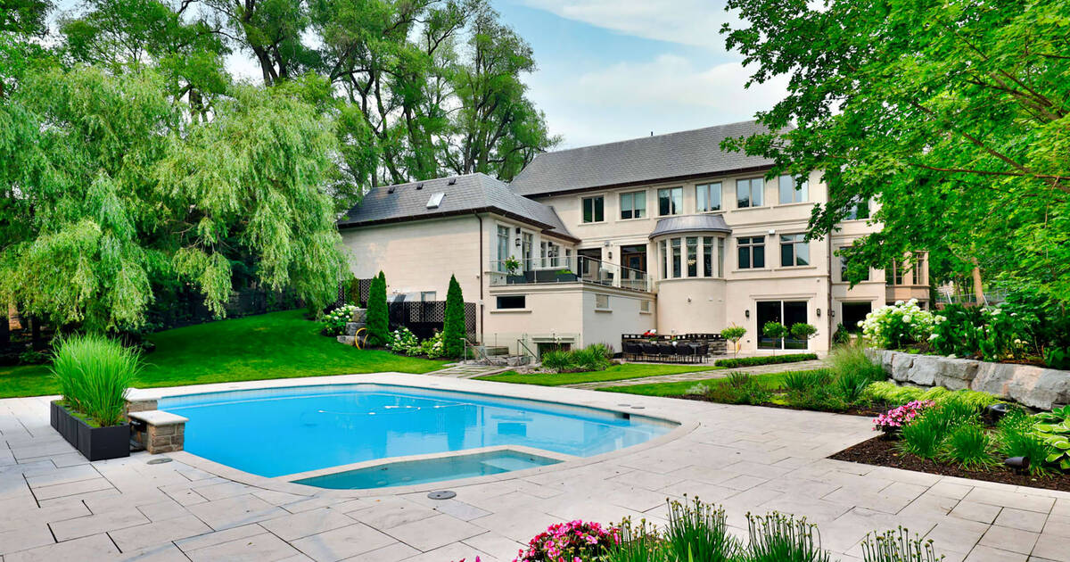 This .5 million Toronto mansion has been on and off the market for four years