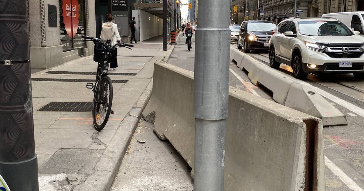 TTC installs pole in the middle of a bike lane and people are furious