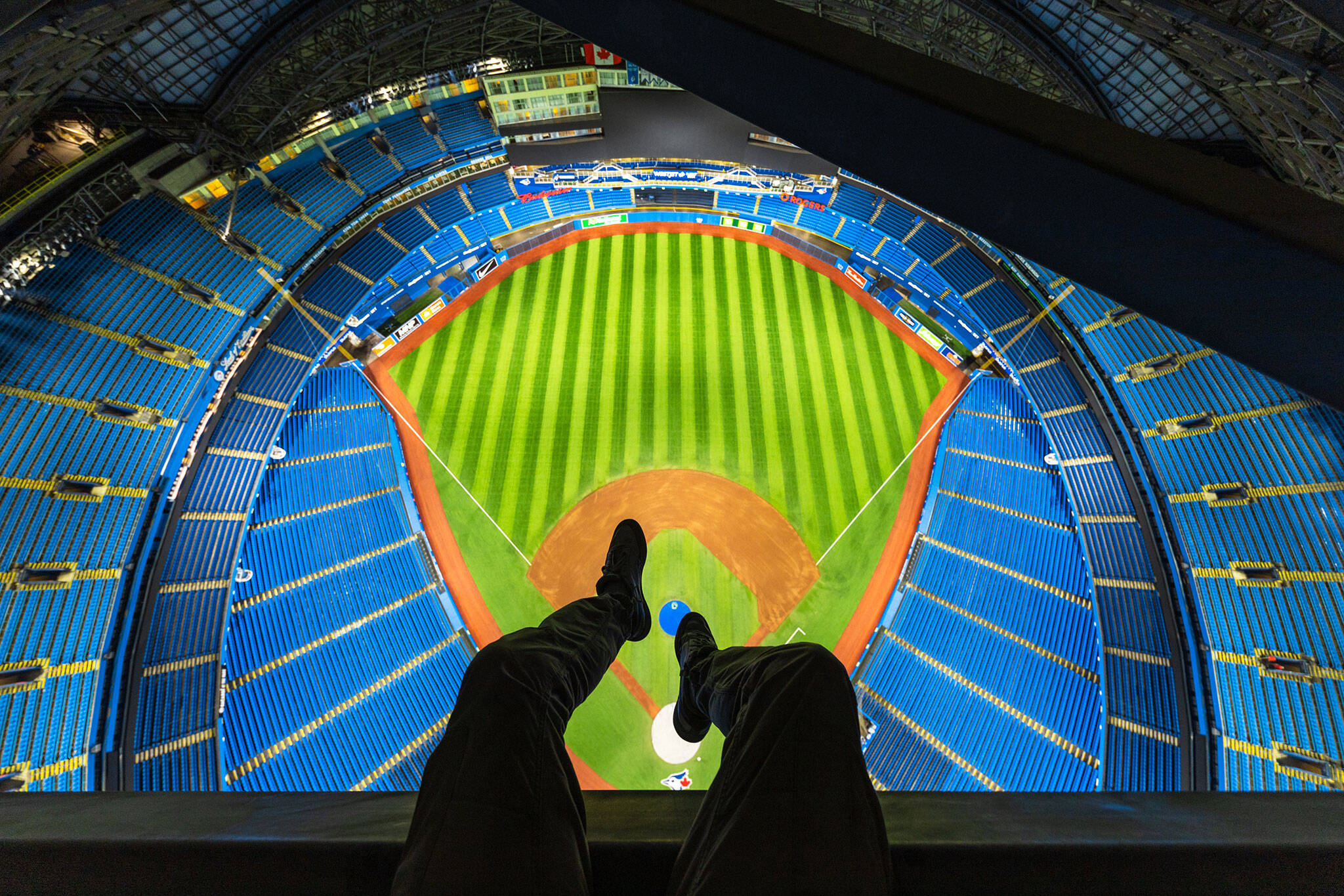 The debut of the SkyDome's retractable roof was like a dispatch