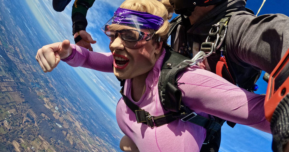 Huge Boob Service - Oakville teacher famous for huge prosthetic breasts went skydiving with a  porn star