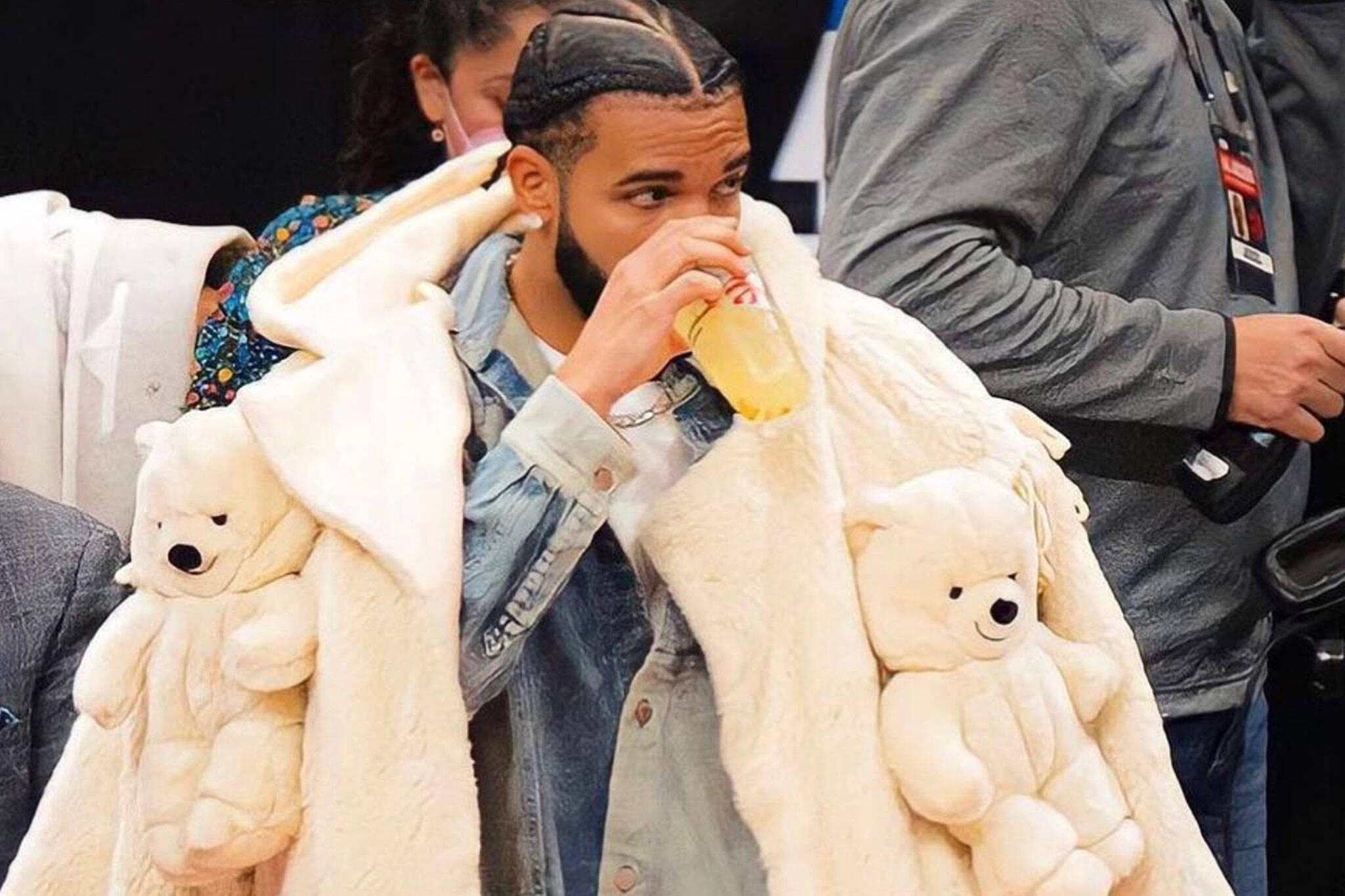 Internet abuzz after Drake wears ridiculous teddy bear coat to