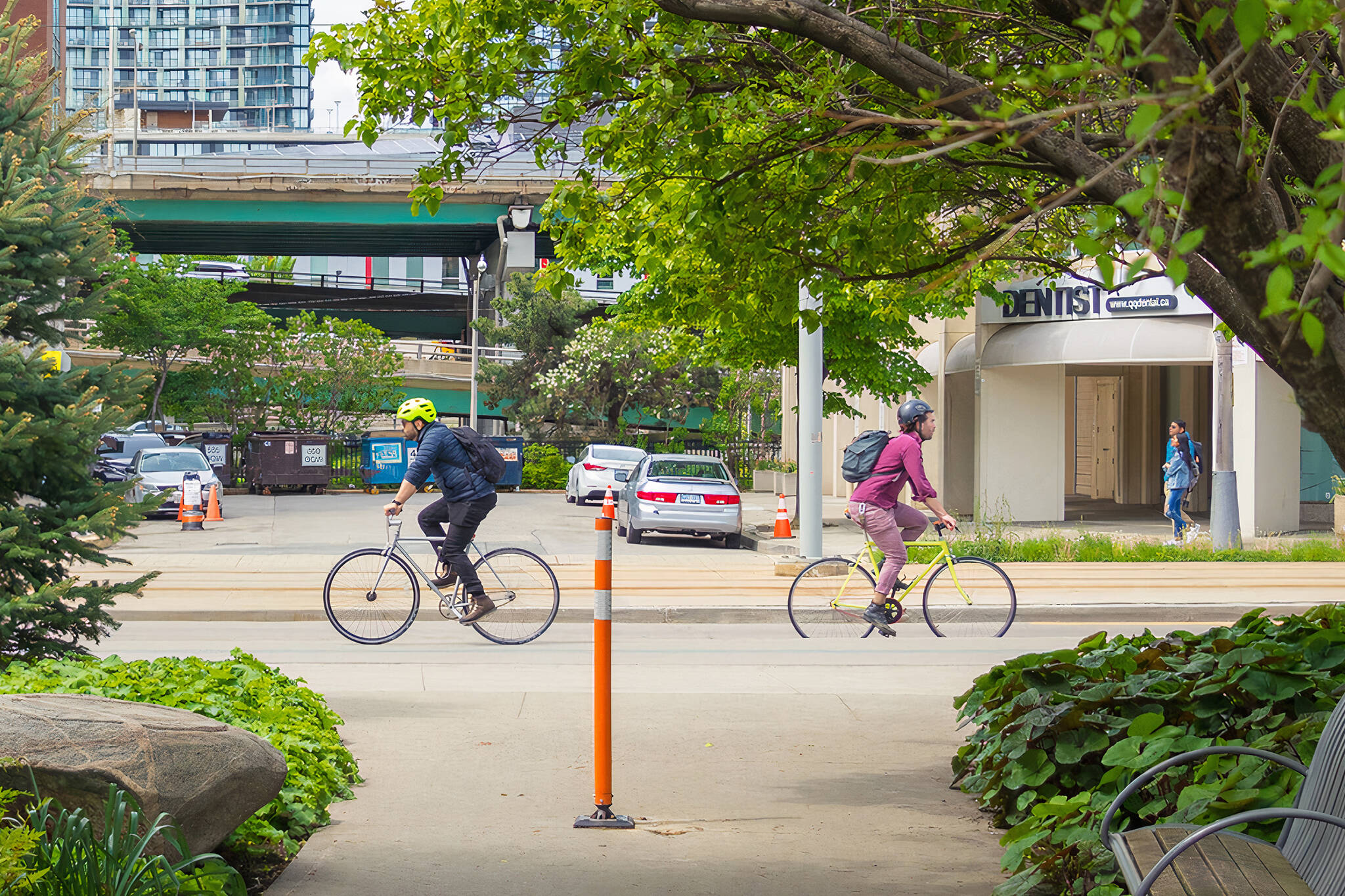 骑自行车的人和多伦多警察